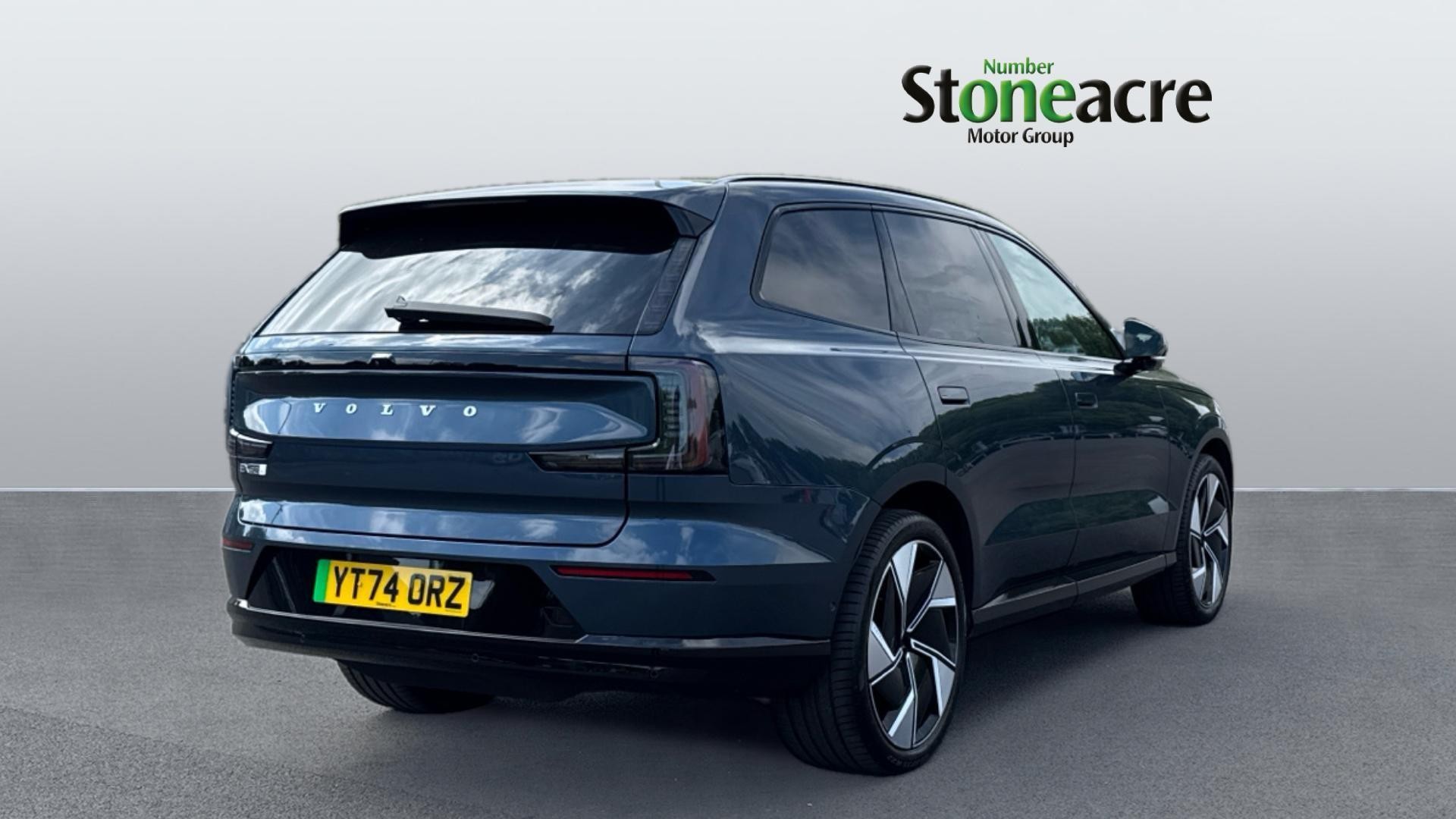 Volvo EX90 Image 3