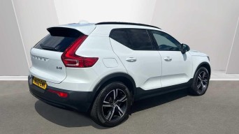 Volvo XC40 2.0 B4 MHEV Plus DCT Auto AWD Euro 6 (s/s) 5dr NA22EWK Image 2