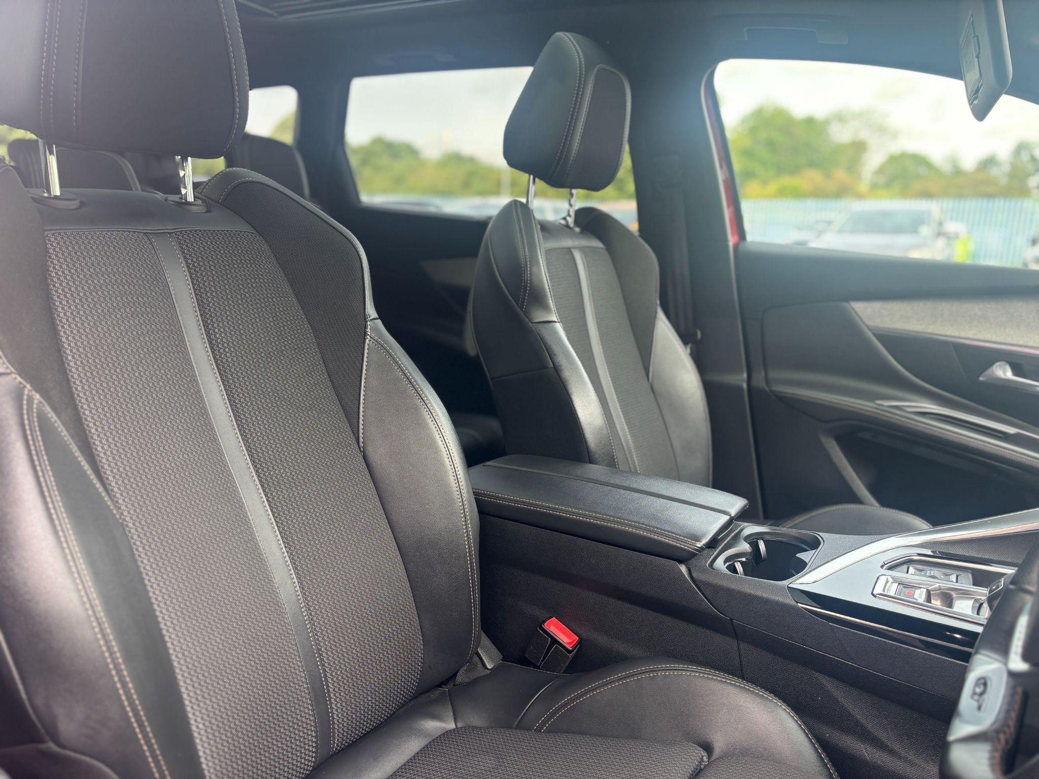 Peugeot 5008 Image 9
