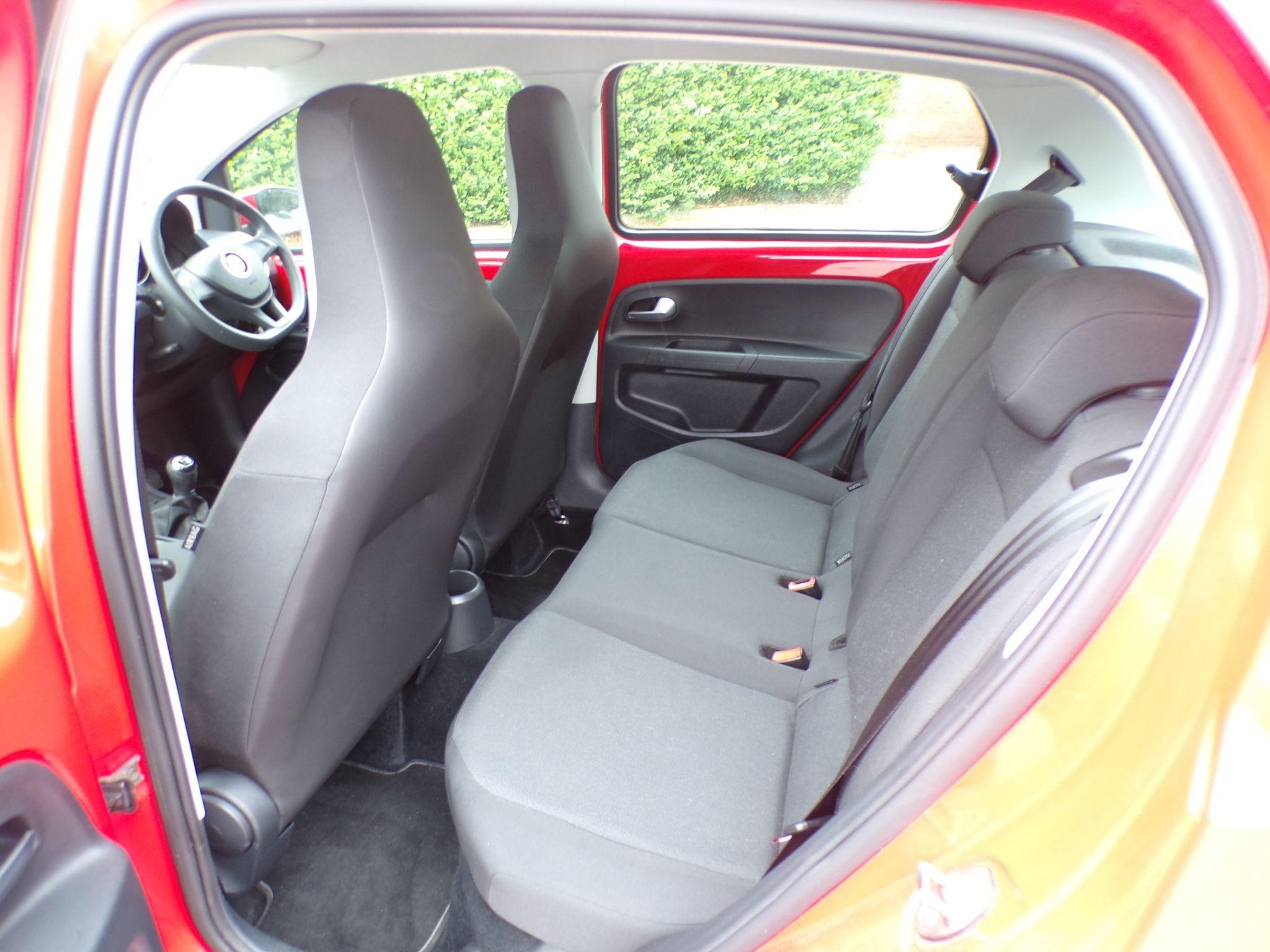 Volkswagen up! Image 11