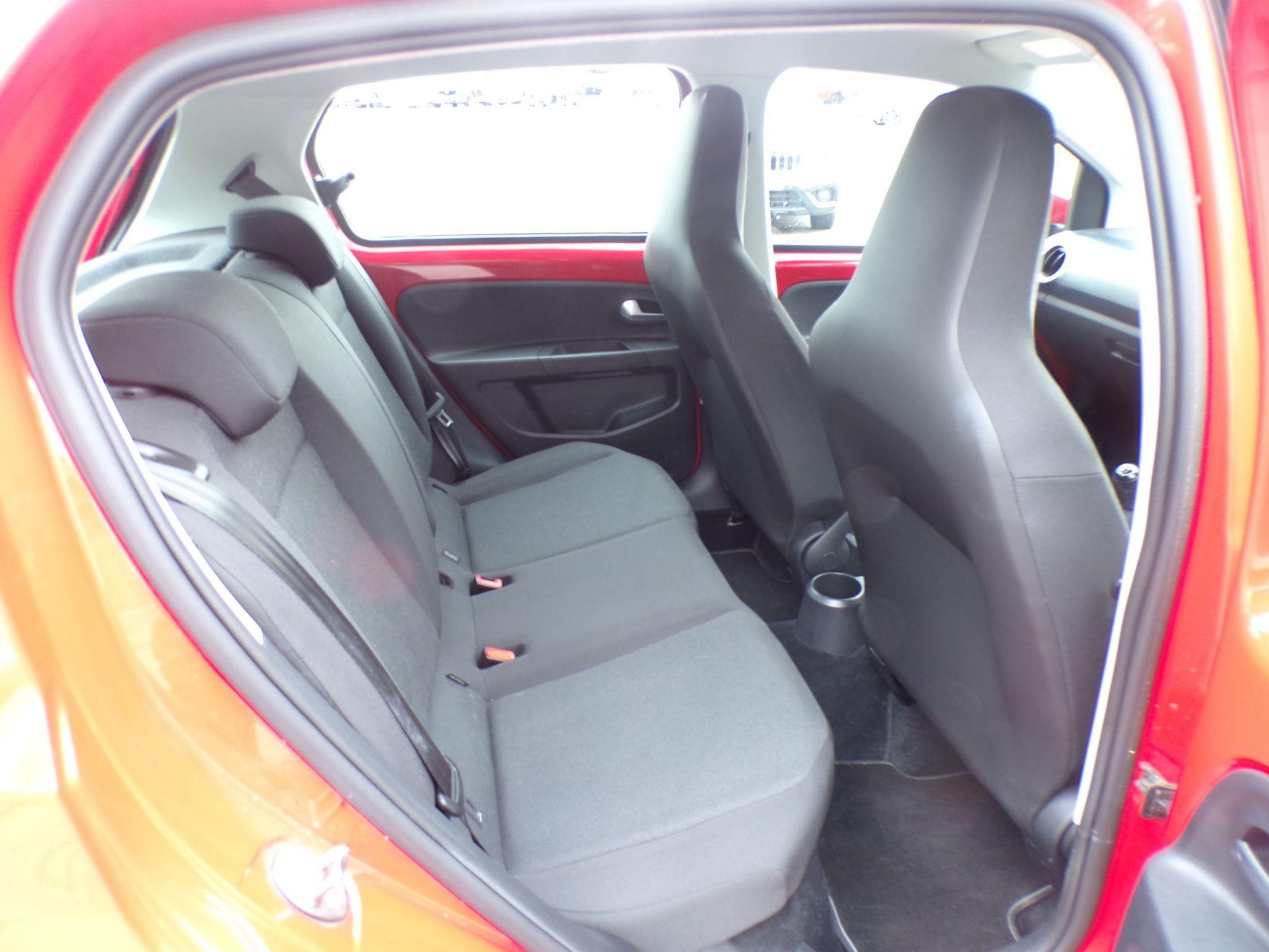 Volkswagen up! Image 12