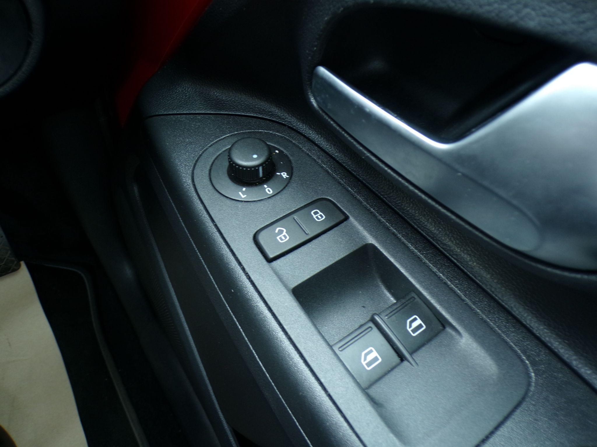 Volkswagen up! Image 13