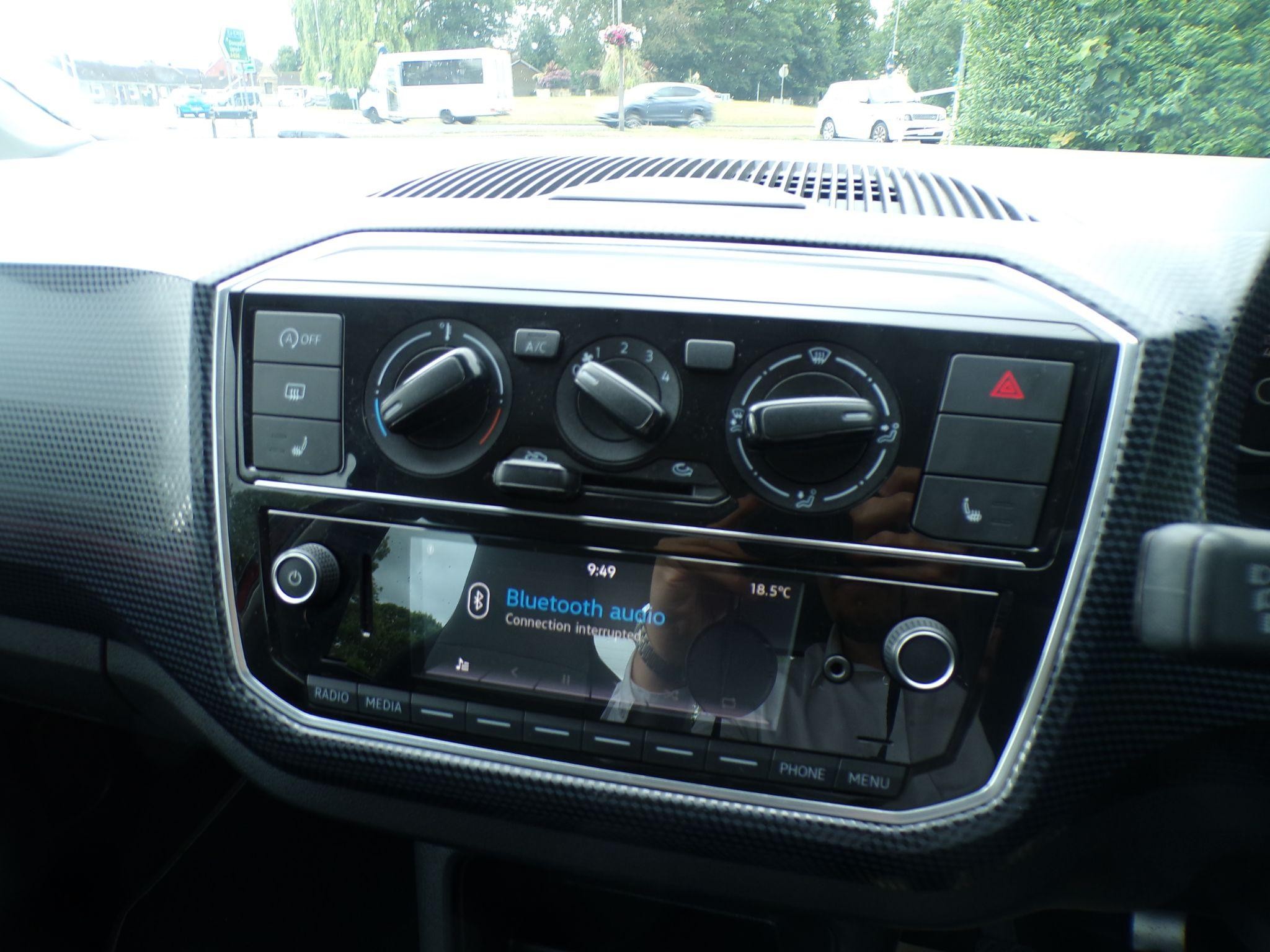 Volkswagen up! Image 17