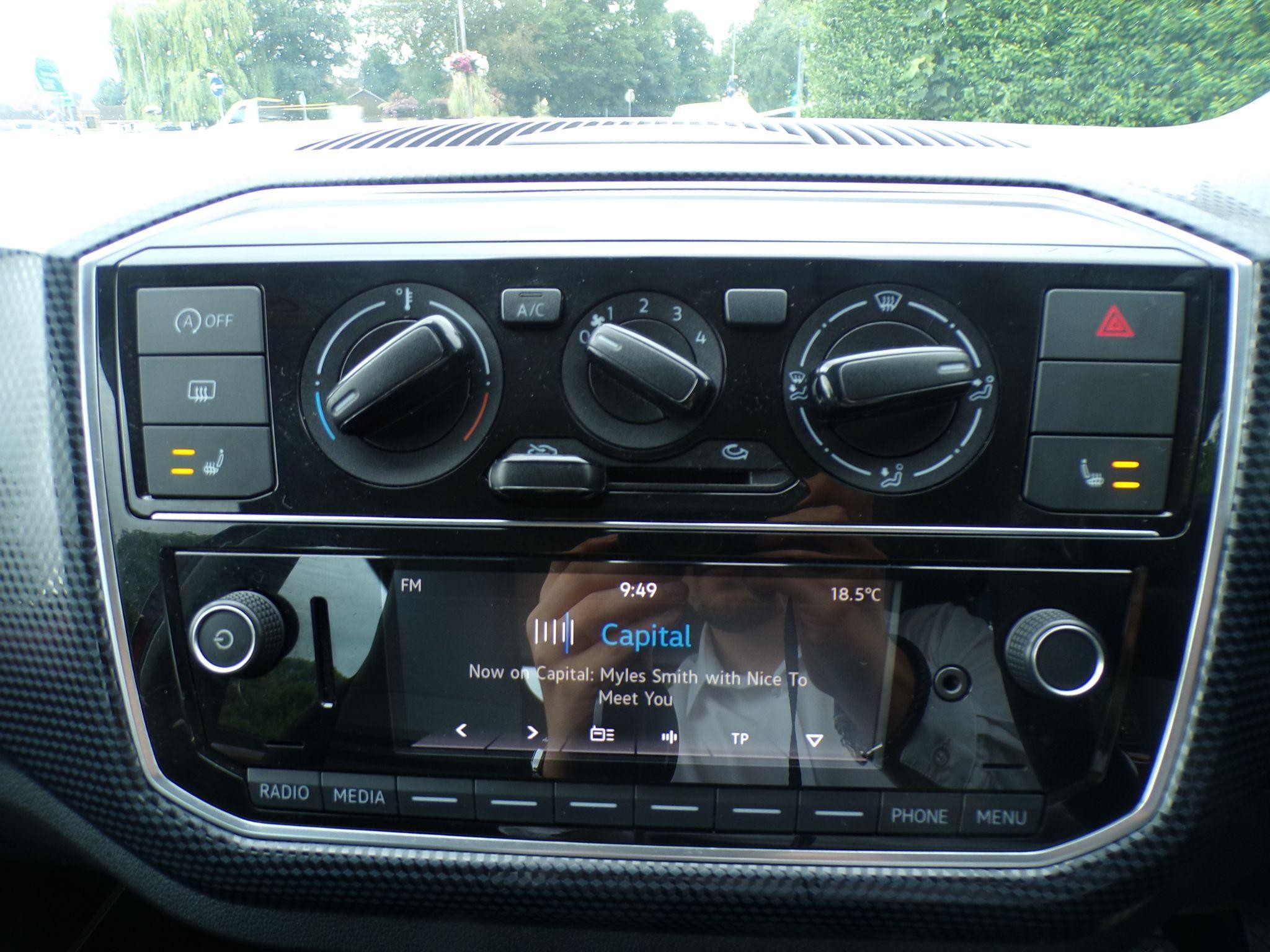Volkswagen up! Image 18