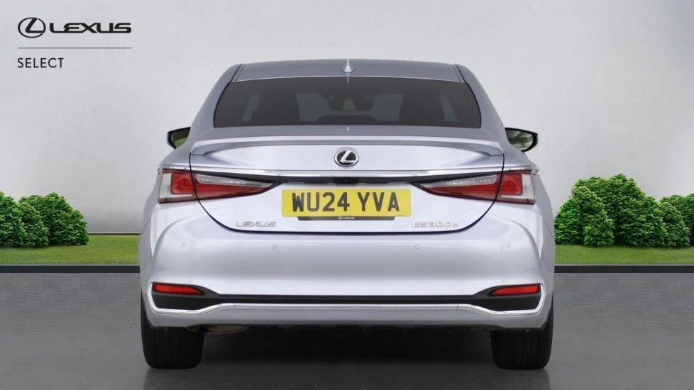 Lexus ES Image 6
