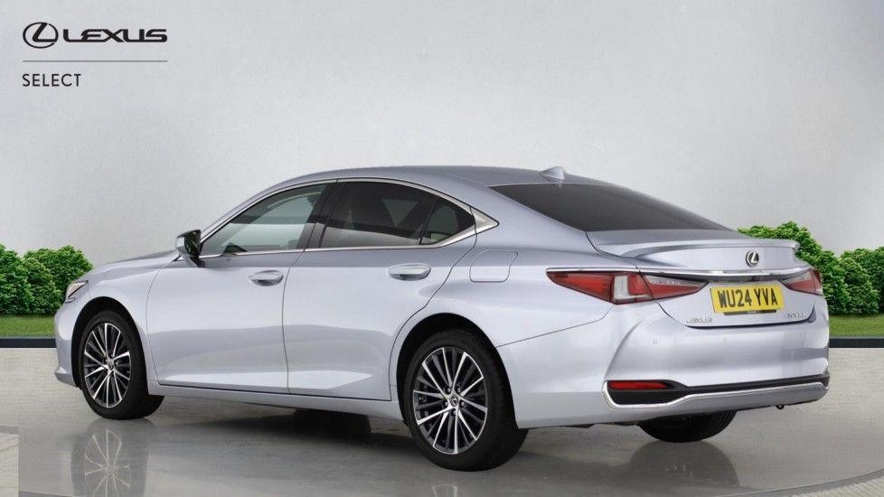 Lexus ES Image 9