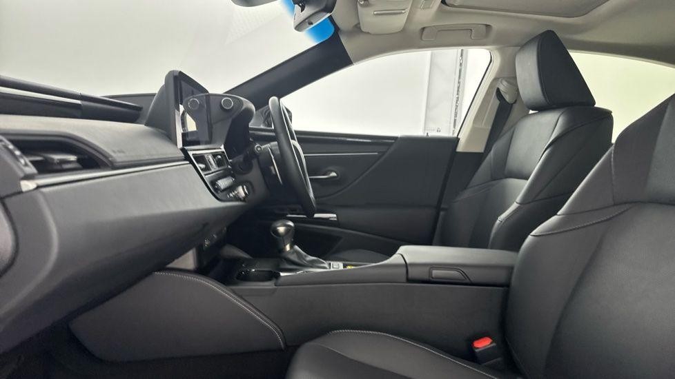 Lexus ES Image 11