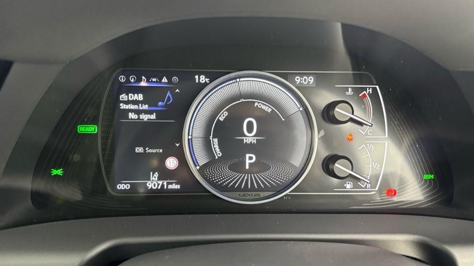 Lexus ES Image 17