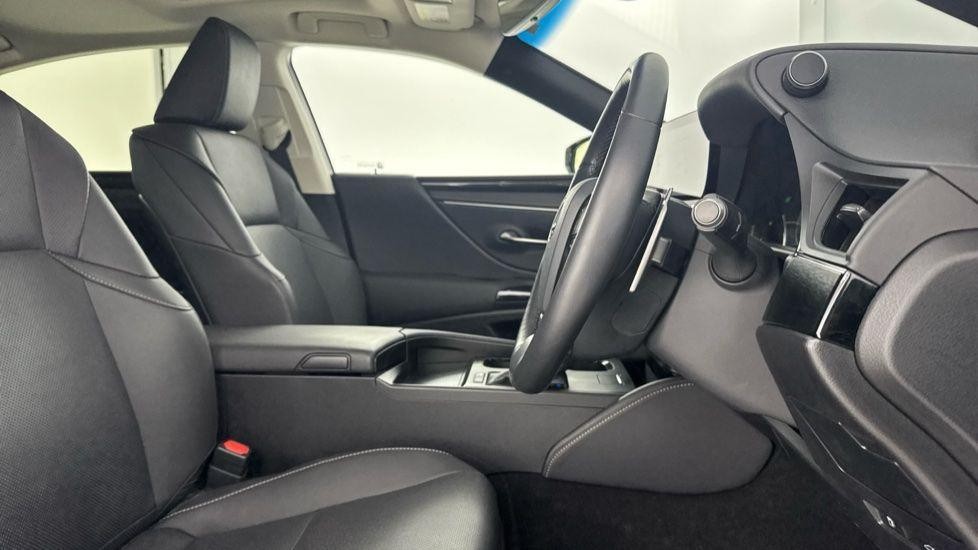 Lexus ES Image 18