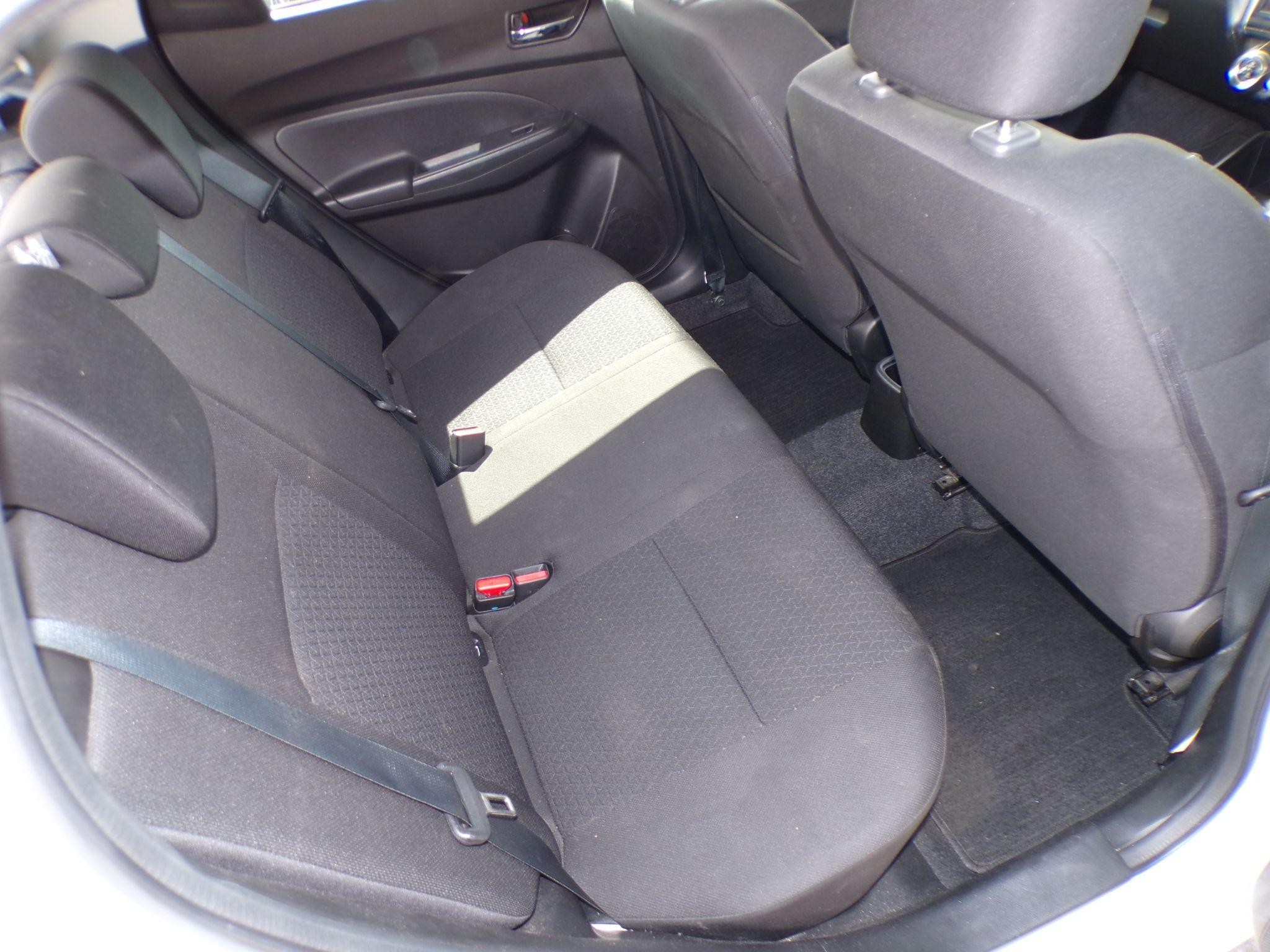 Suzuki Swift Image 10