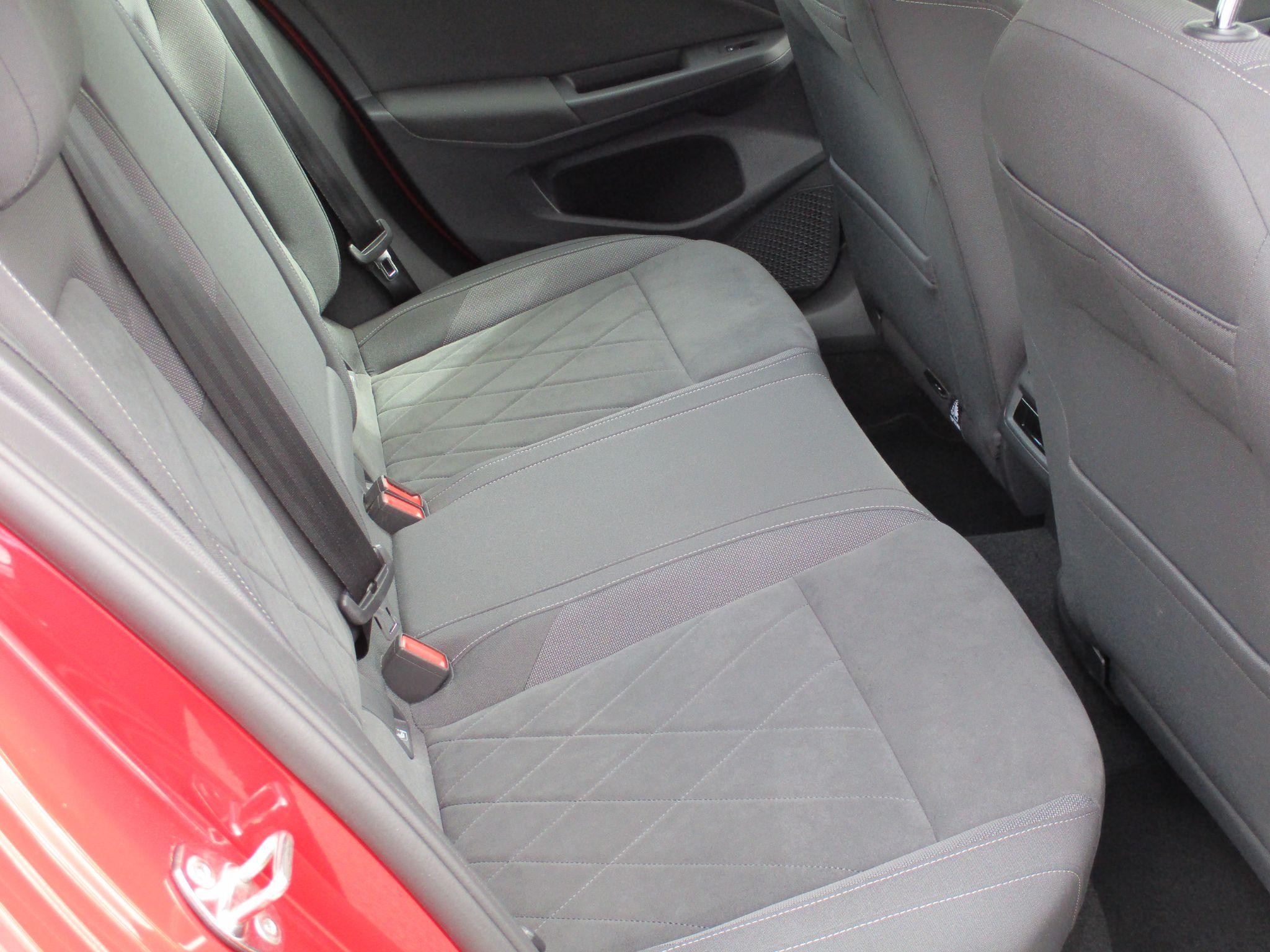Volkswagen Golf Image 25