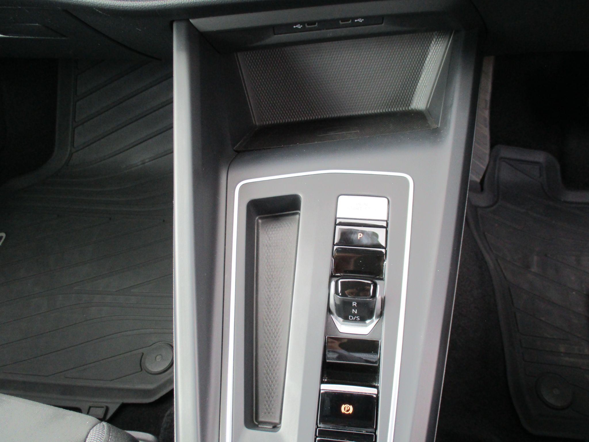 Volkswagen Golf Image 42
