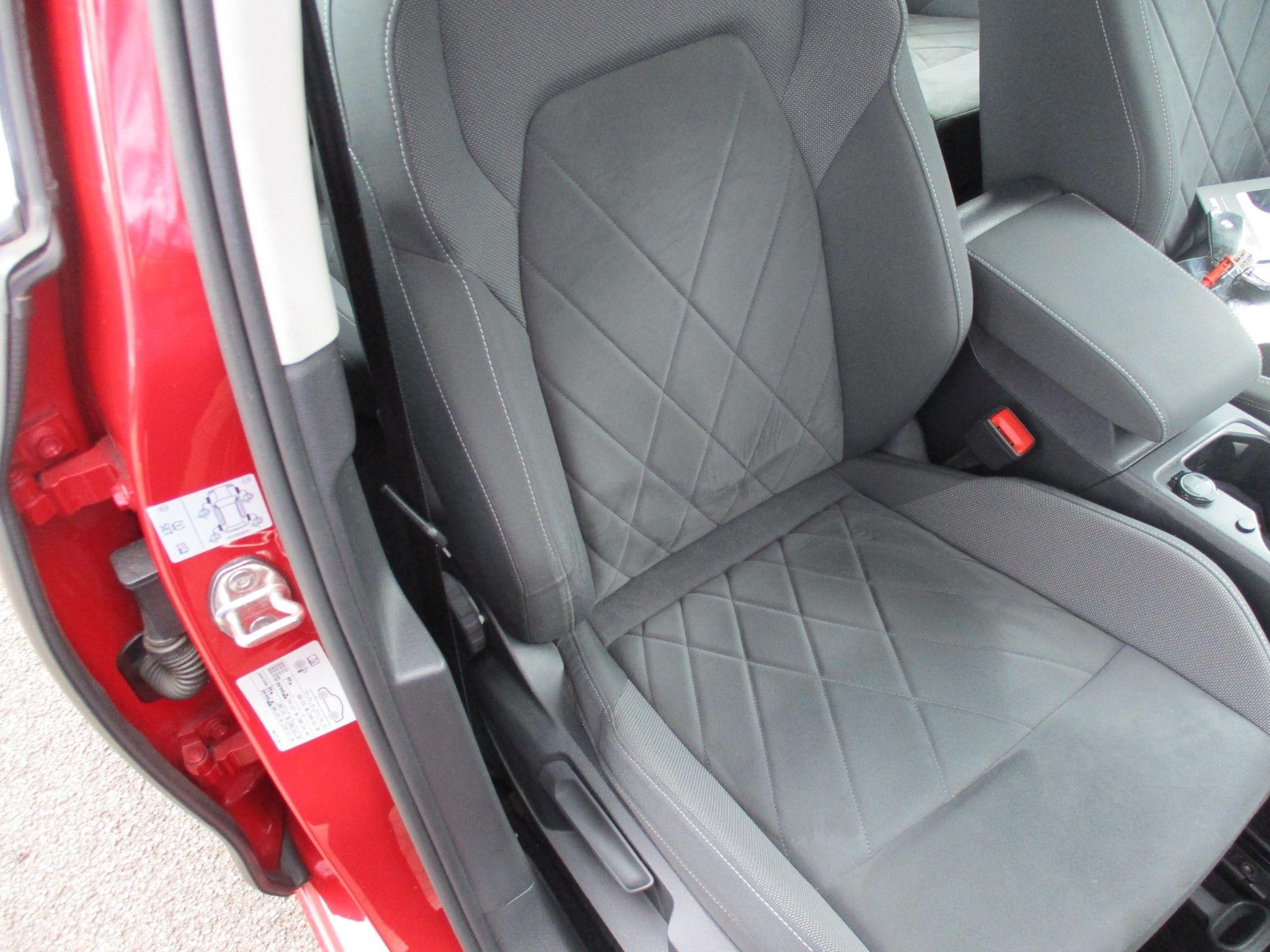 Volkswagen Golf Image 52