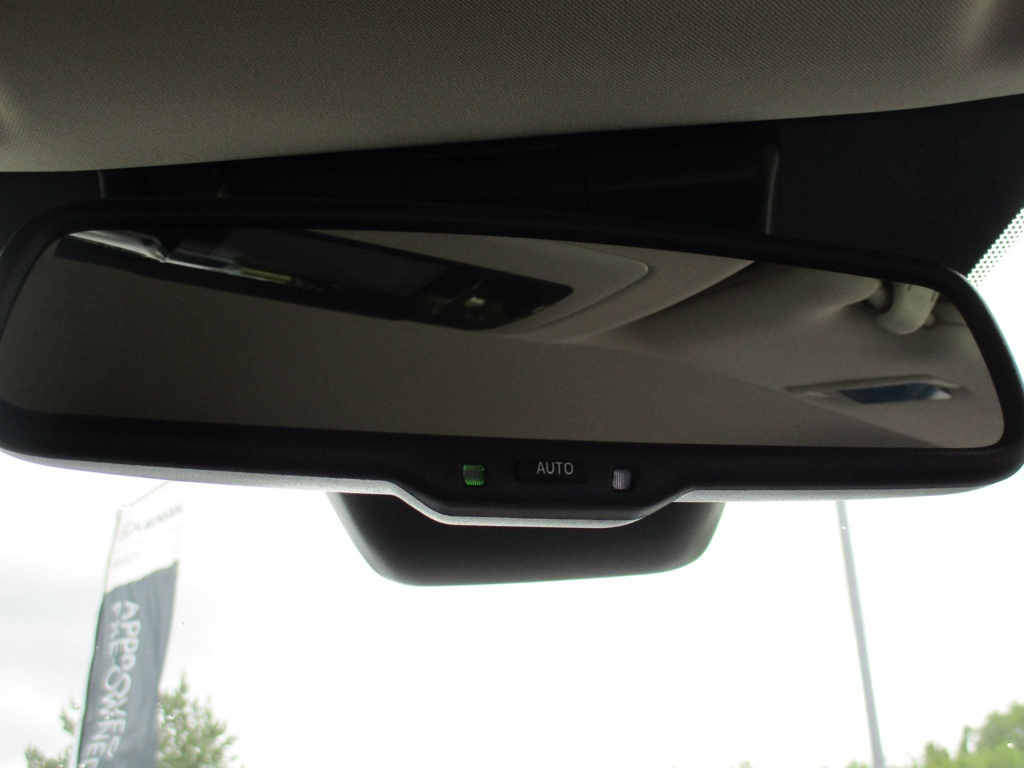 Lexus NX Image 32
