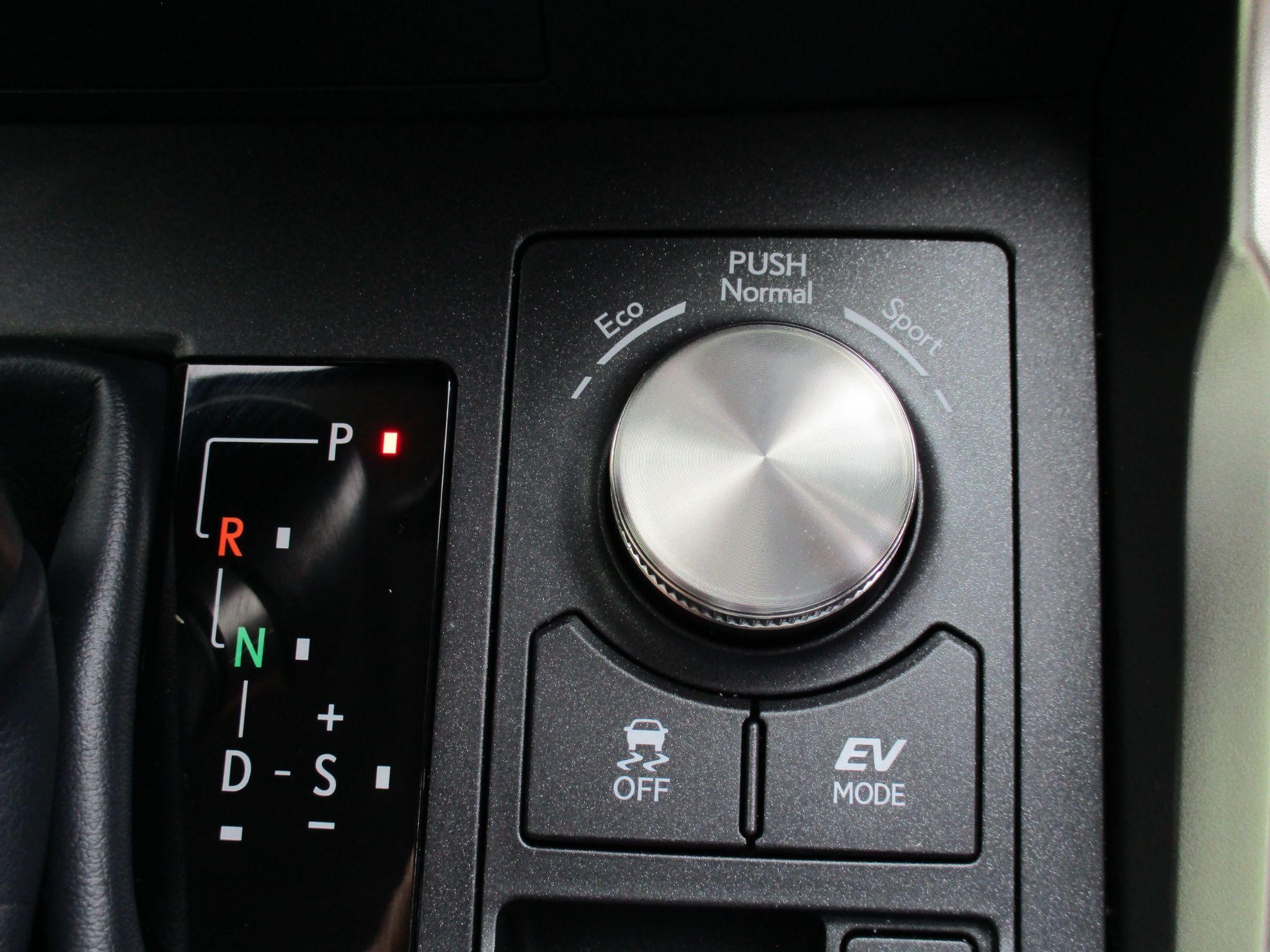 Lexus NX Image 35