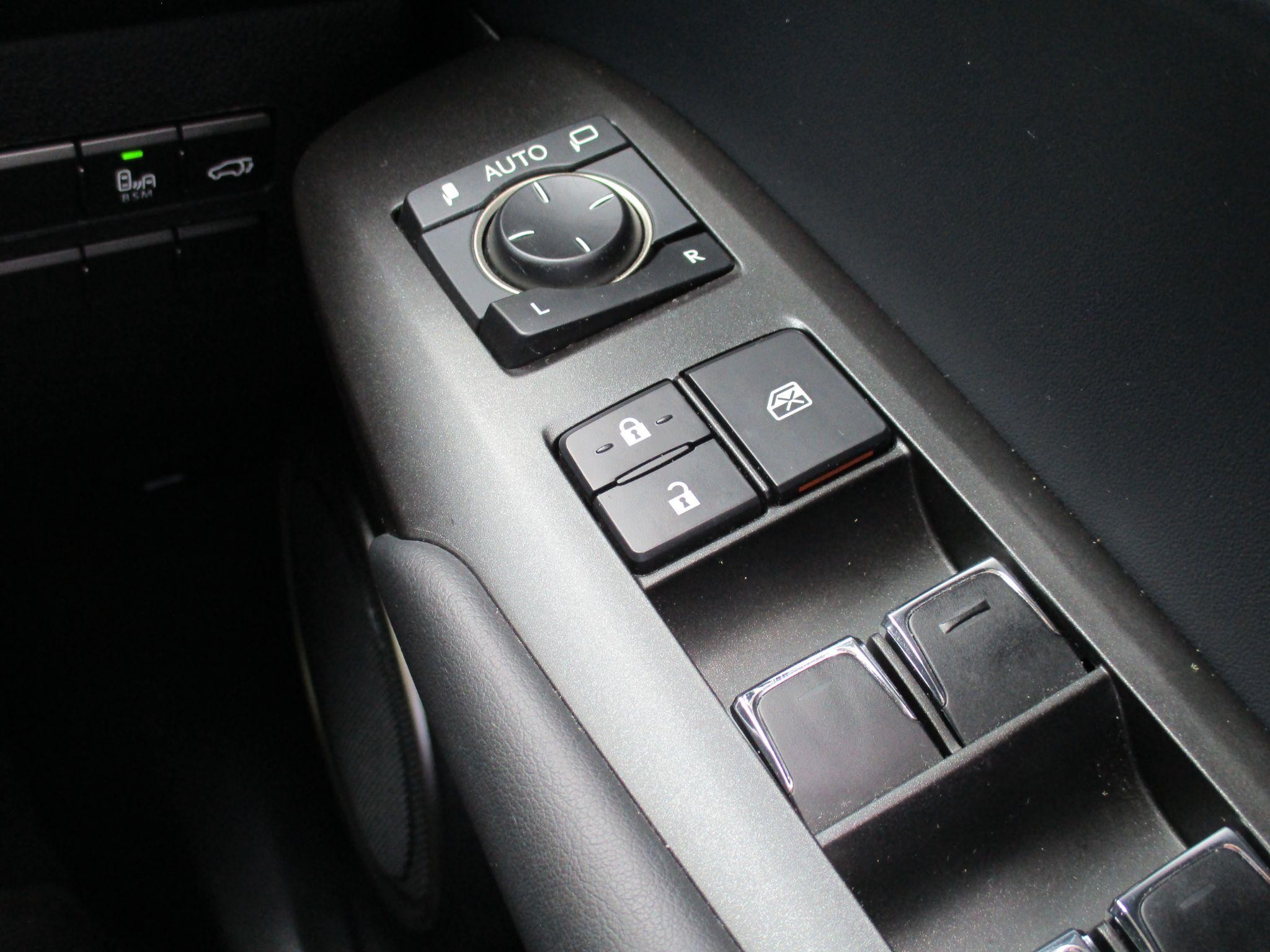 Lexus NX Image 41