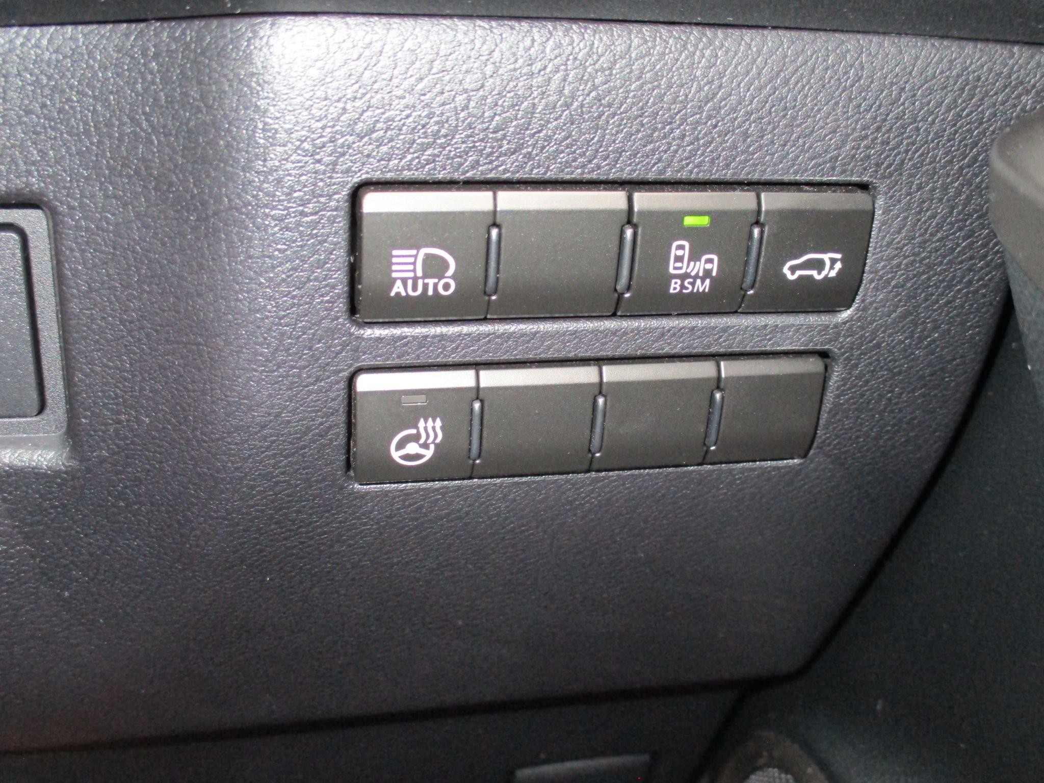 Lexus NX Image 42