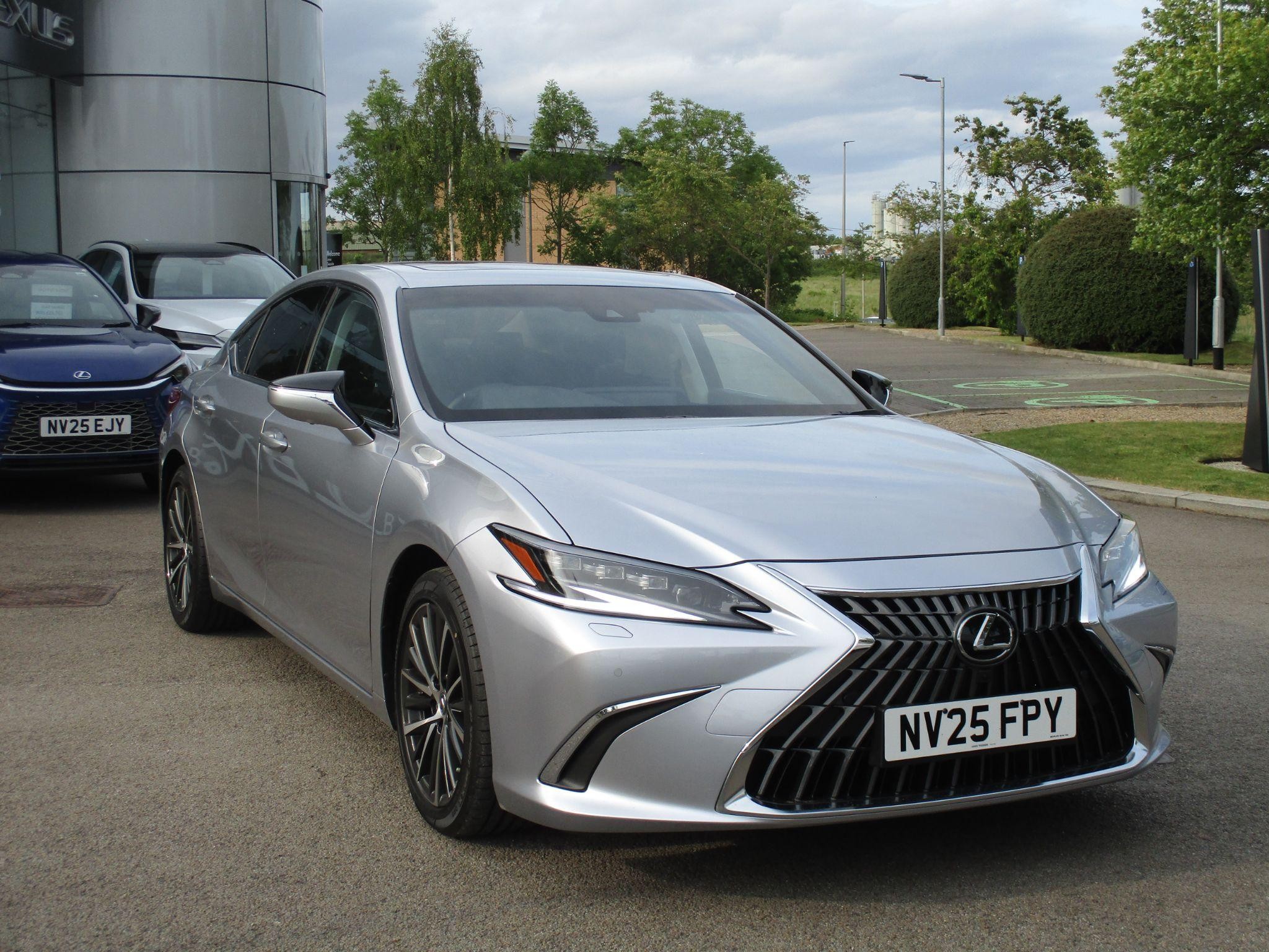 Lexus ES Image 2