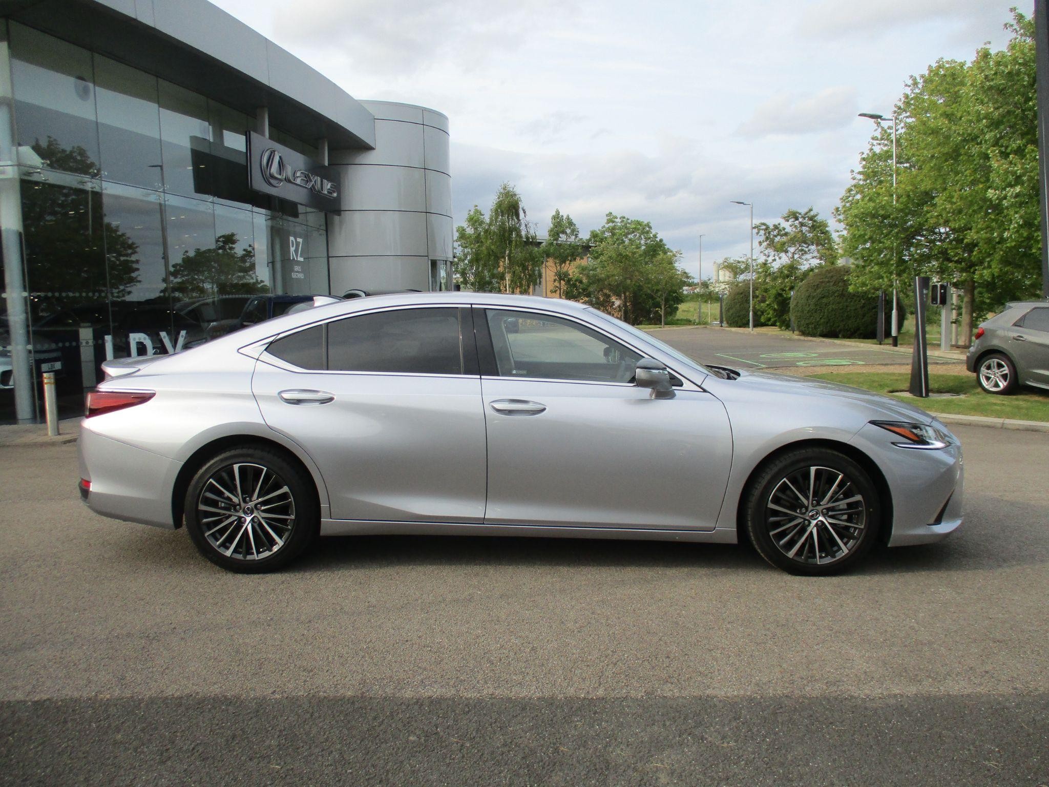 Lexus ES Image 3