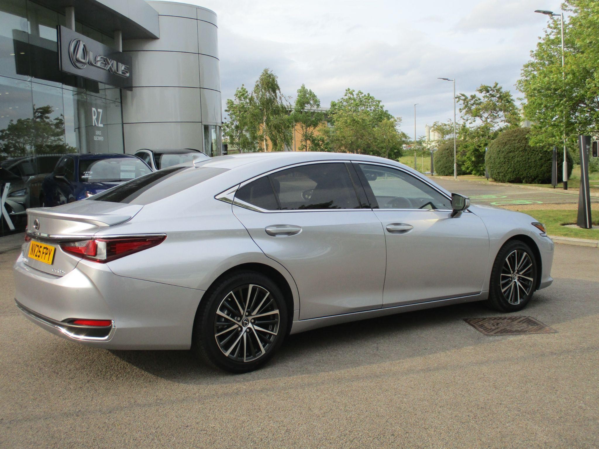 Lexus ES Image 4