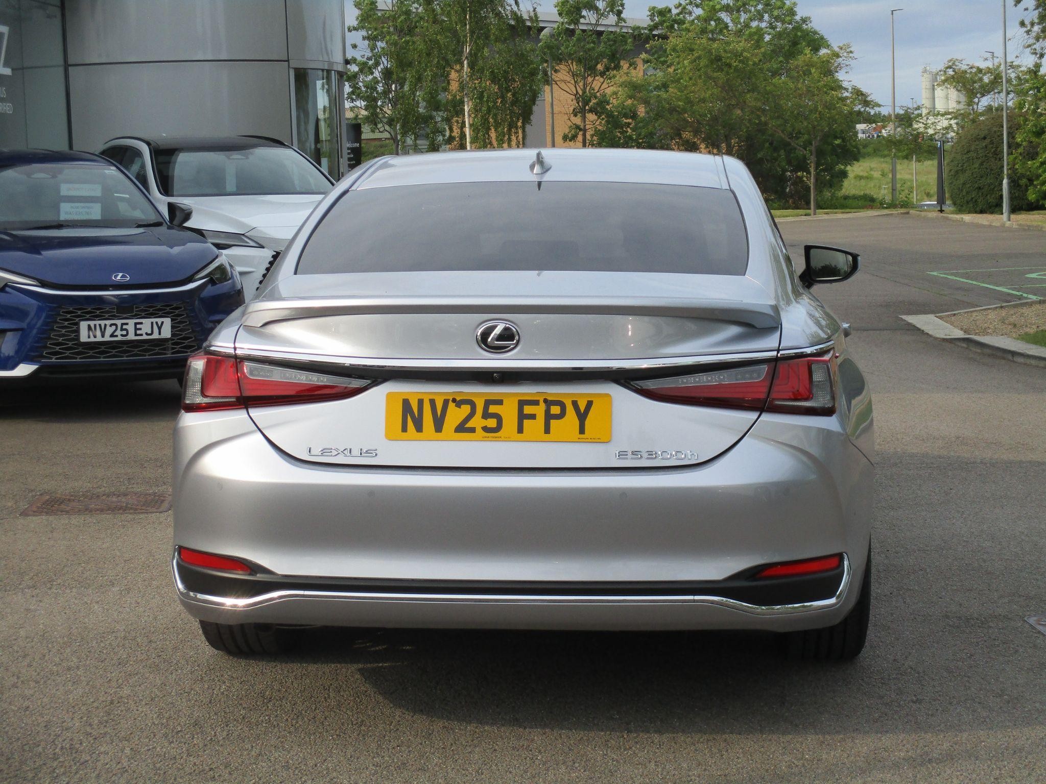 Lexus ES Image 5