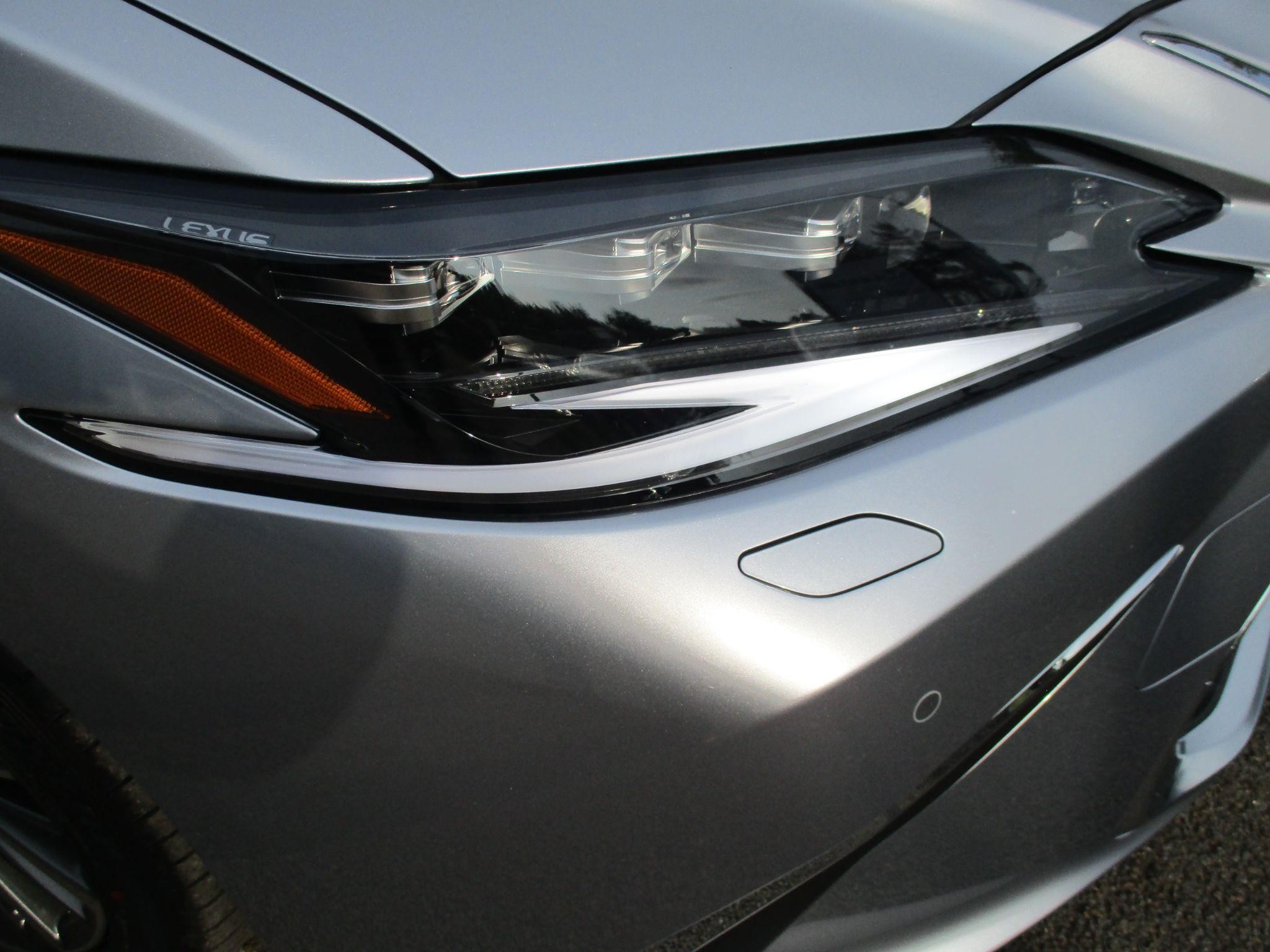 Lexus ES Image 11