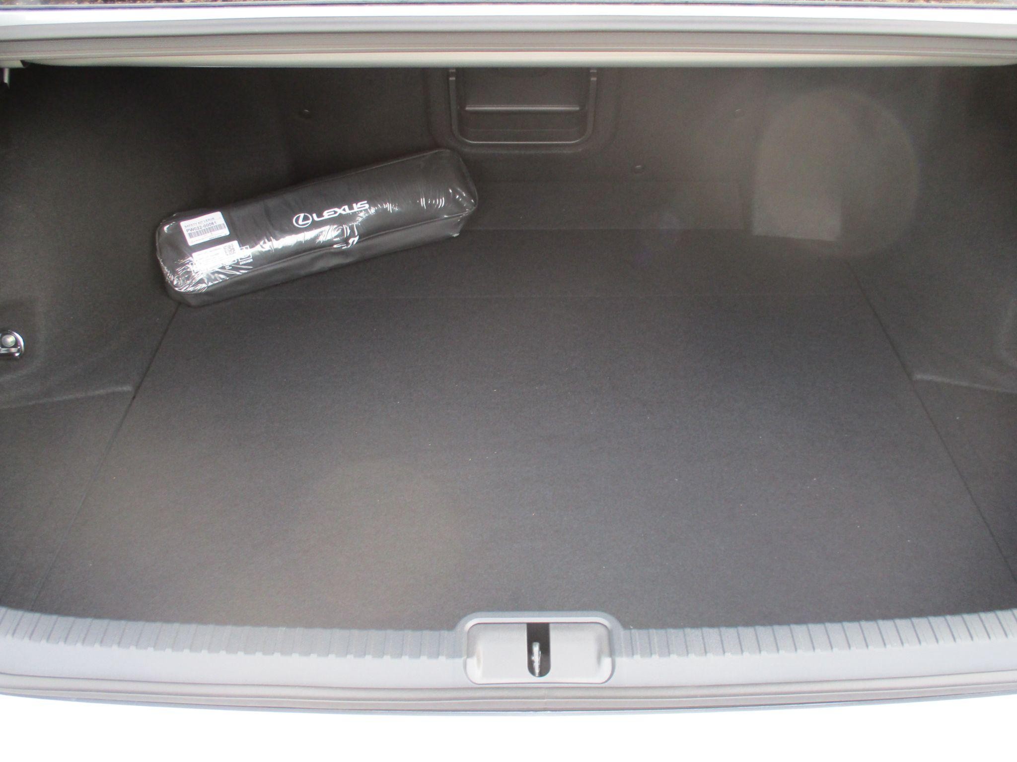 Lexus ES Image 19