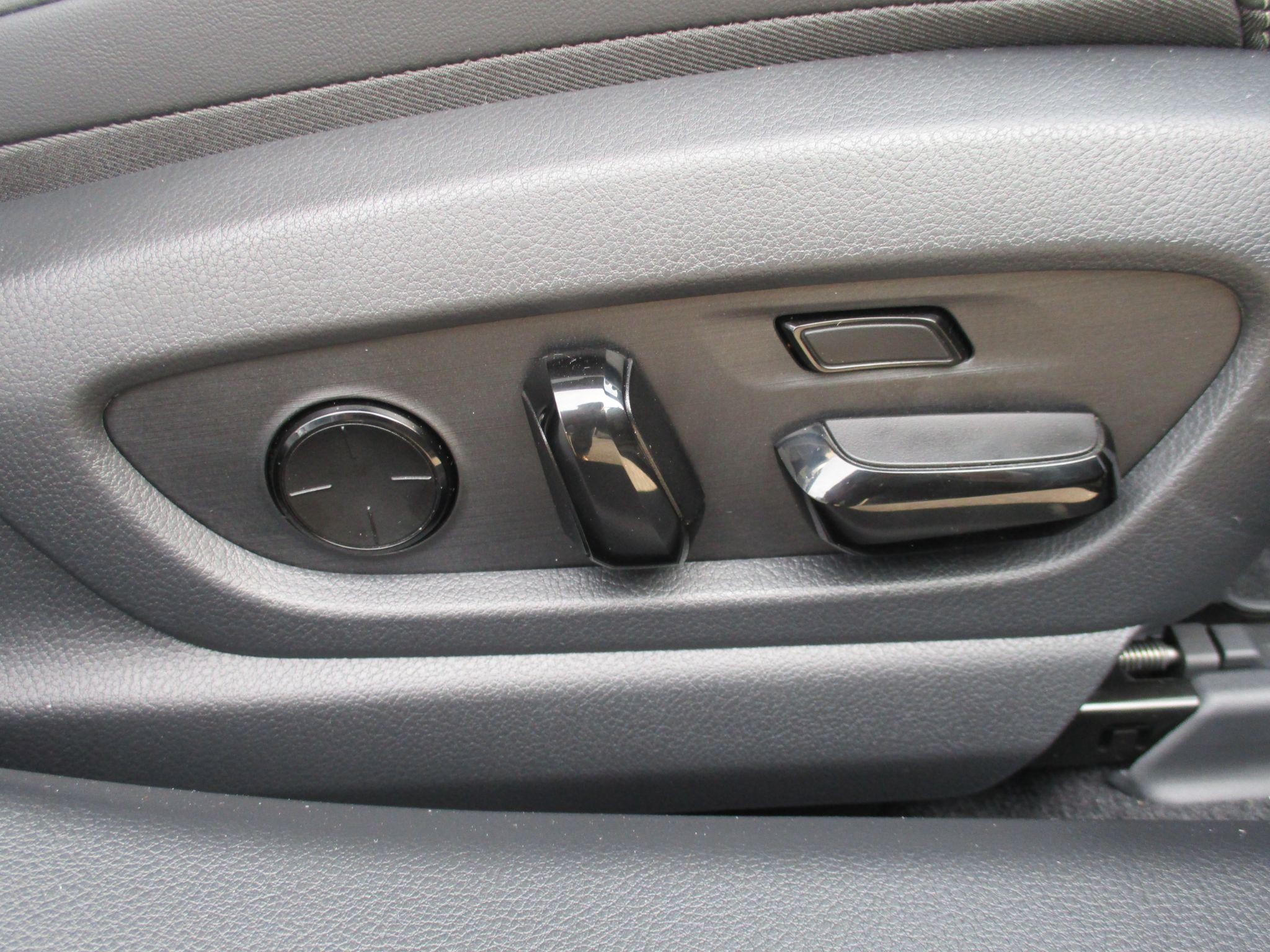 Lexus ES Image 22