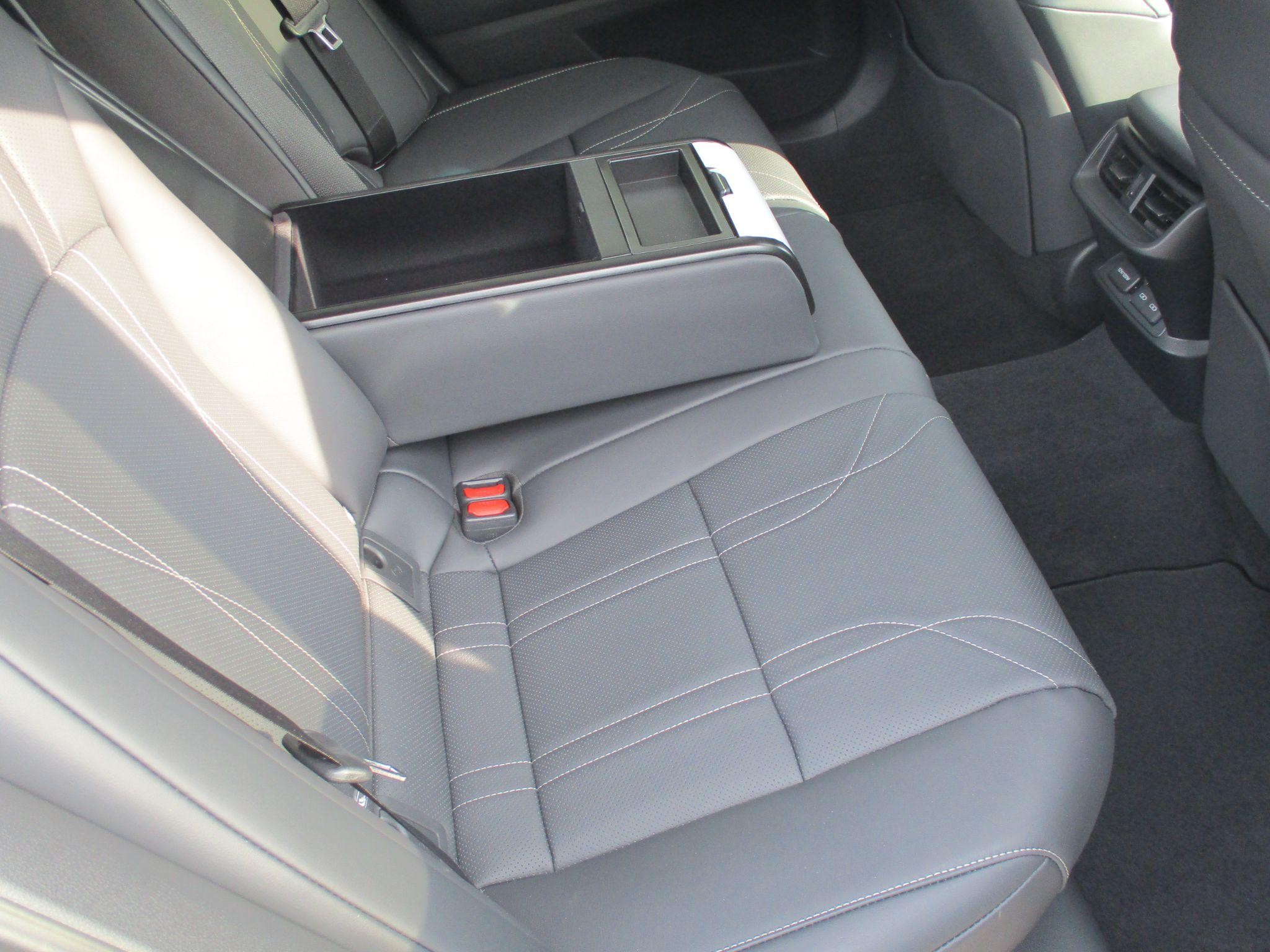 Lexus ES Image 27