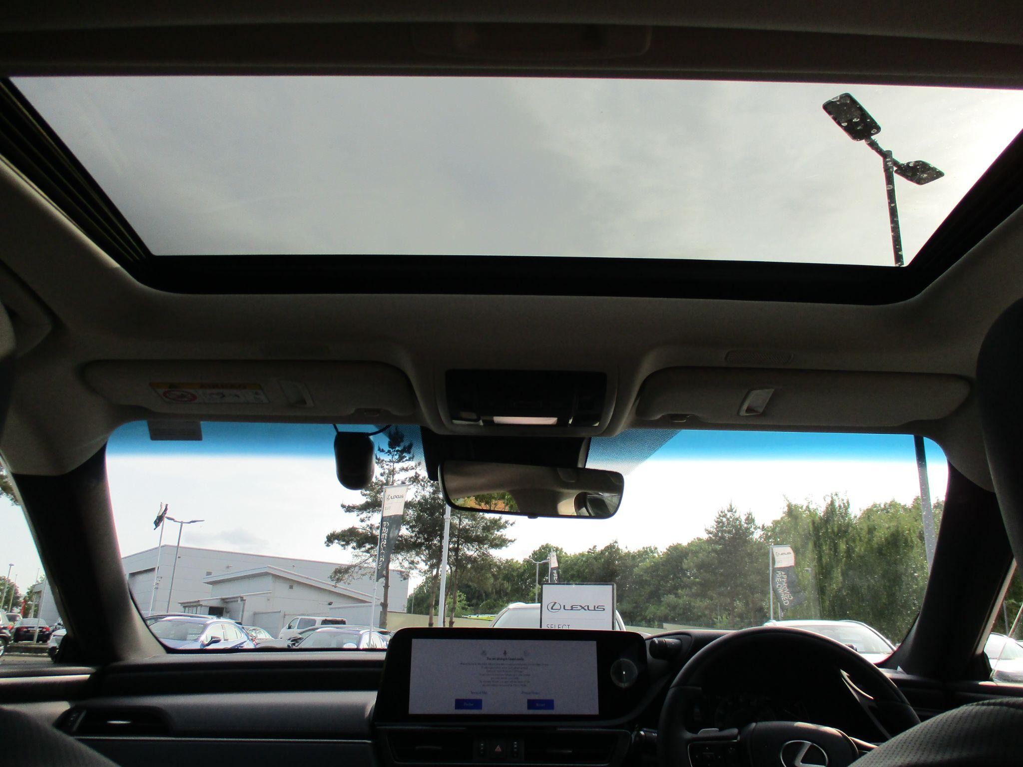 Lexus ES Image 31
