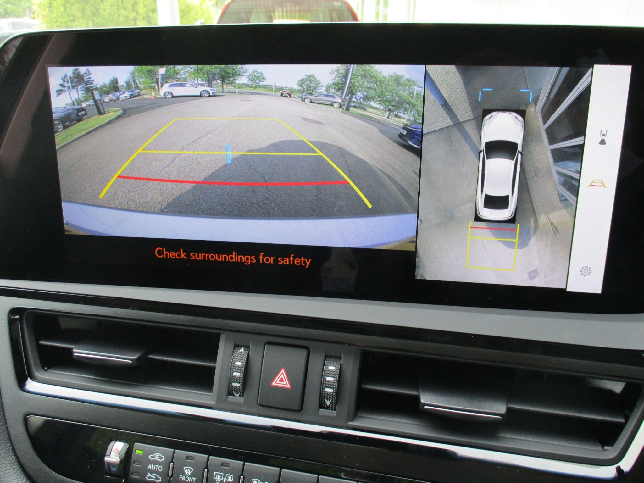 Lexus ES Image 35