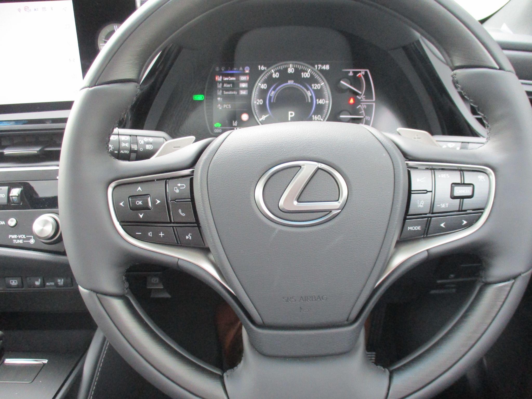 Lexus ES Image 42