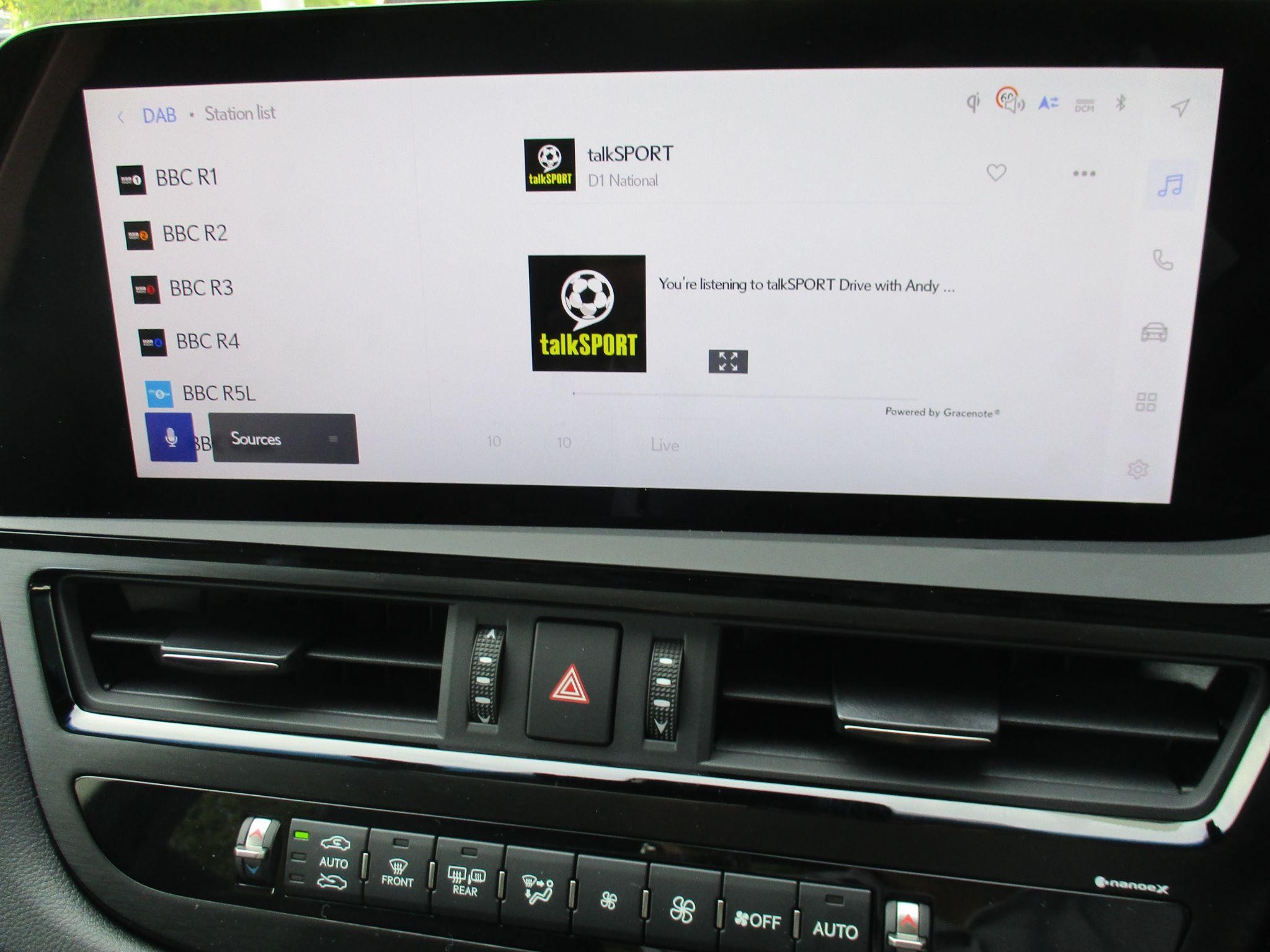 Lexus ES Image 46