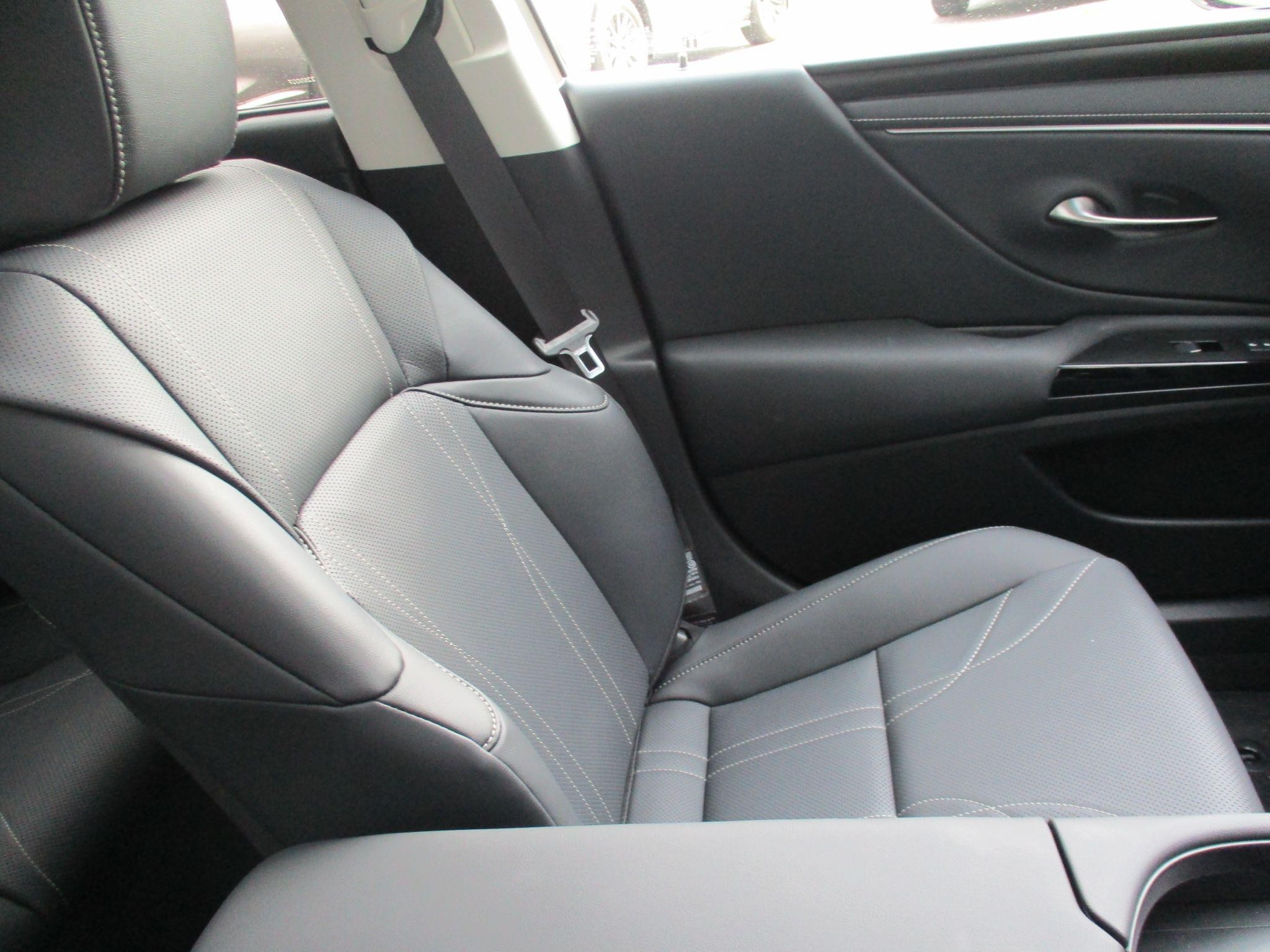 Lexus ES Image 49
