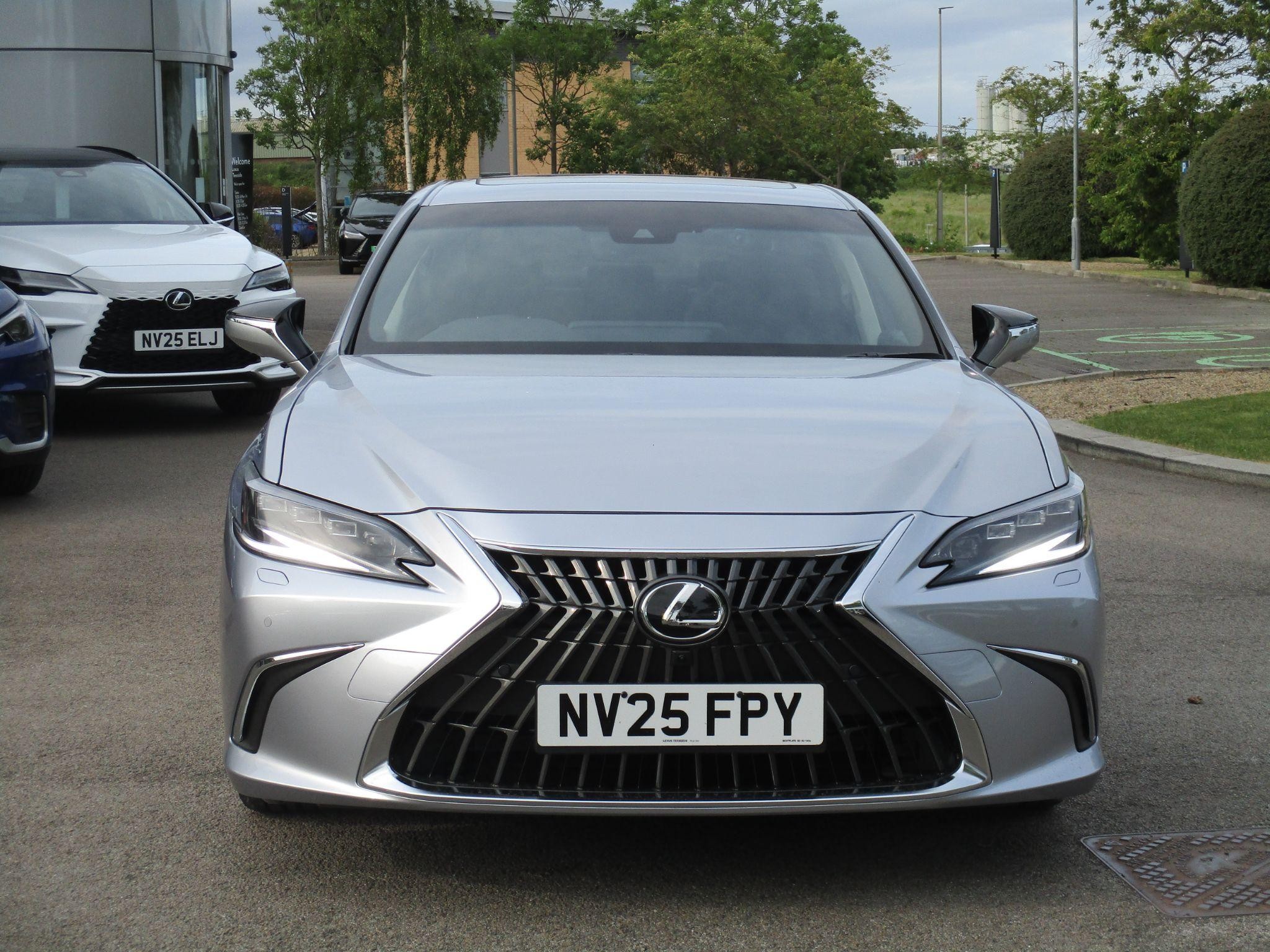 Lexus ES Image 57