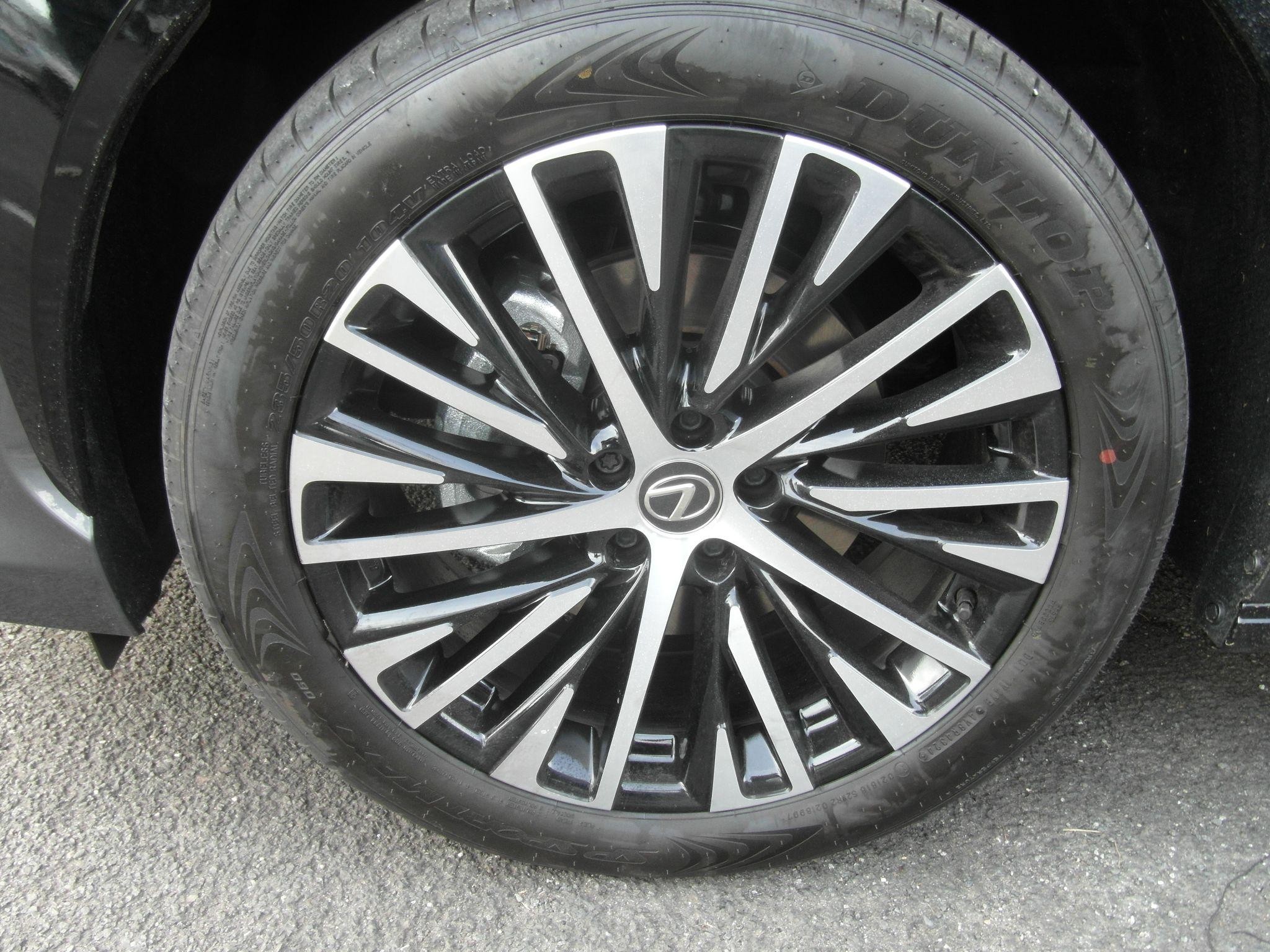 Lexus RZ Image 18