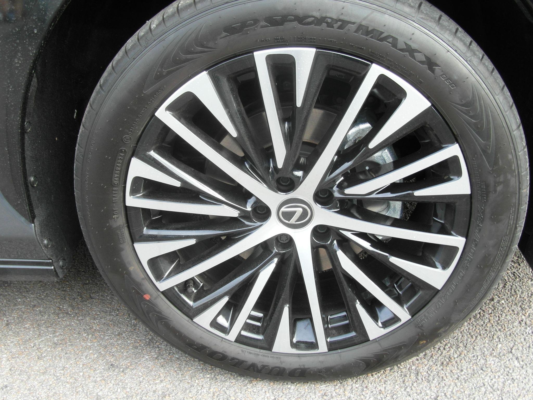 Lexus RZ Image 21