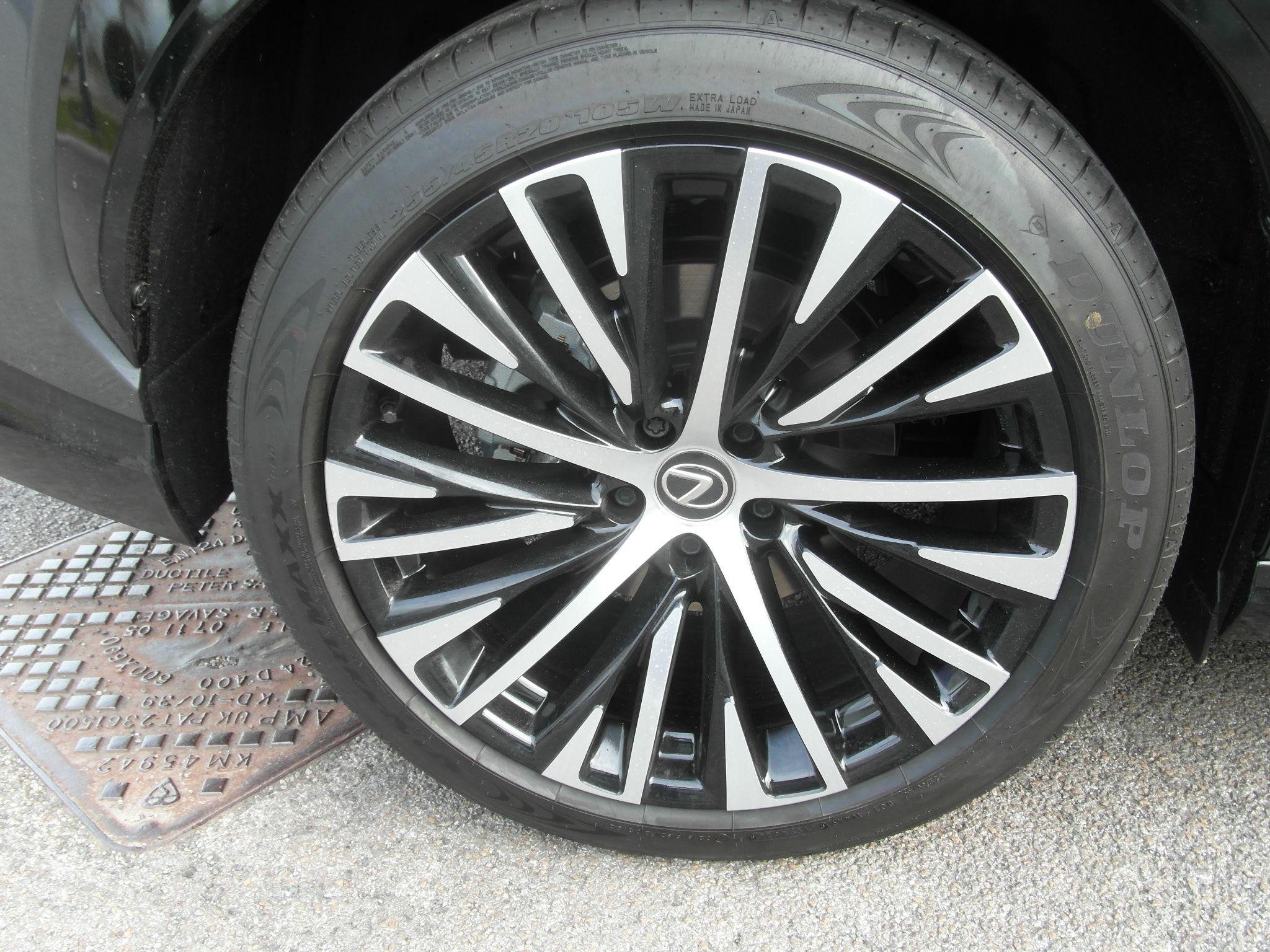 Lexus RZ Image 22