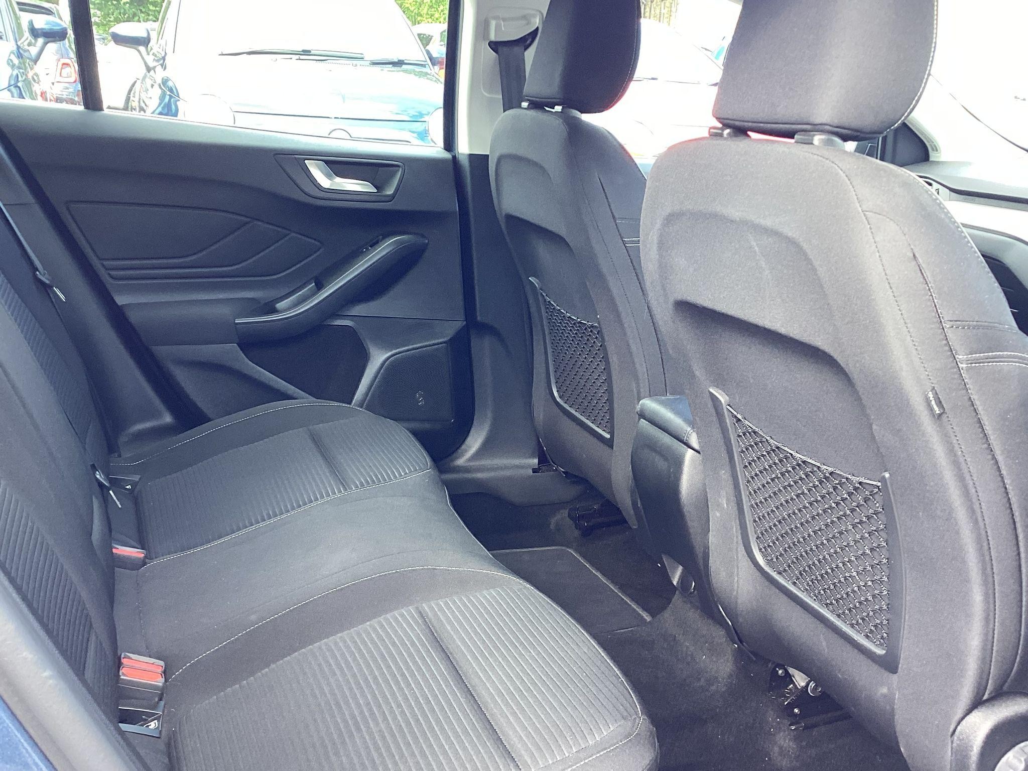 Ford Focus Image 15