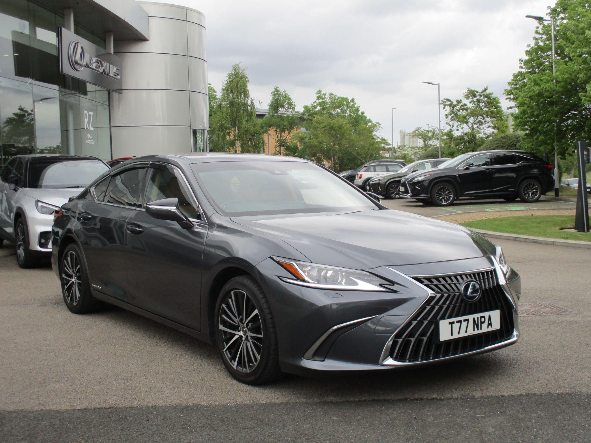 Lexus ES Image 1