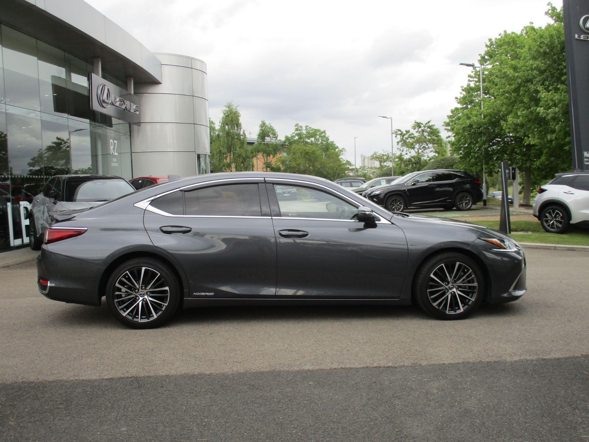 Lexus ES Image 4