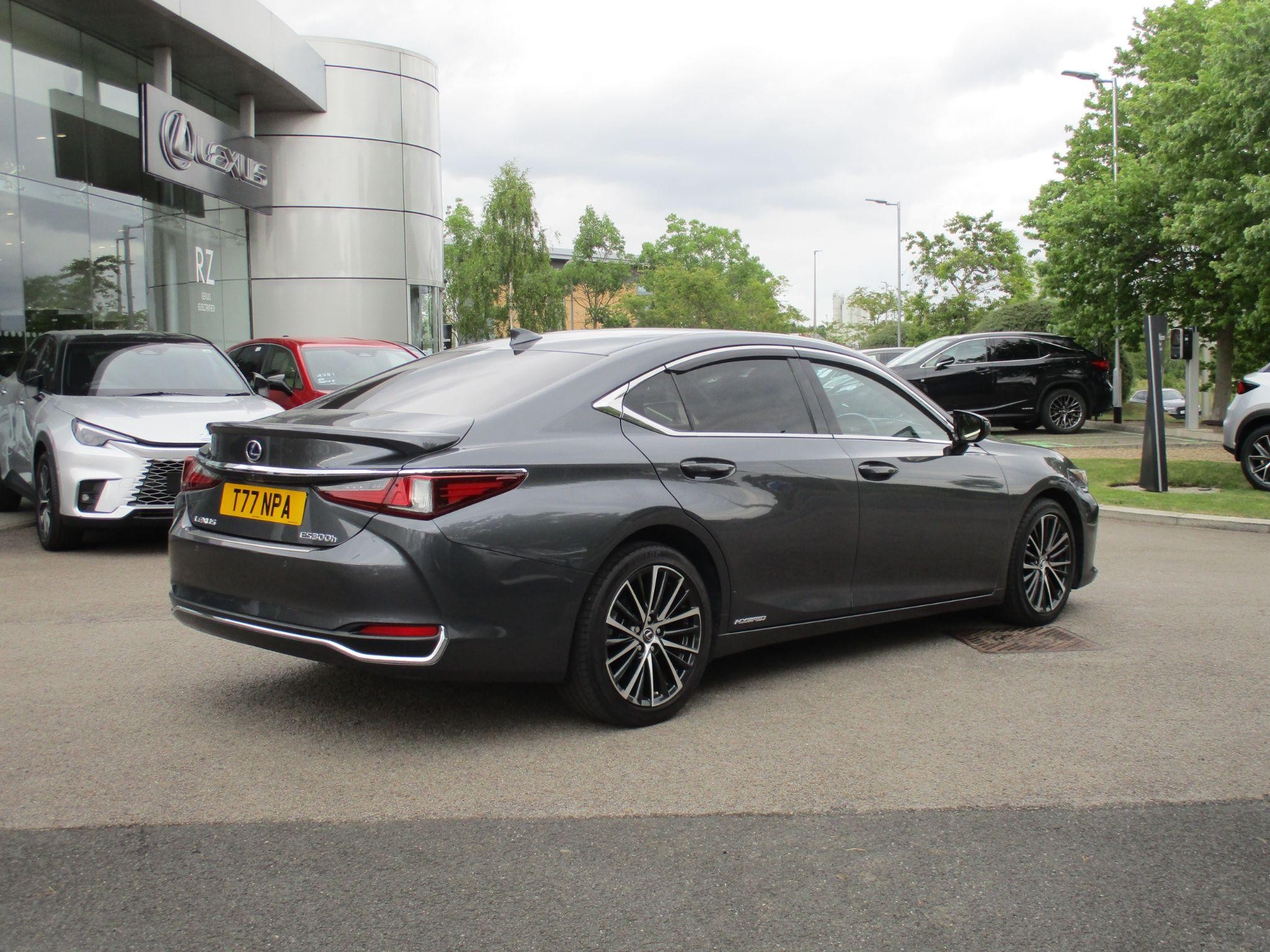 Lexus ES Image 5