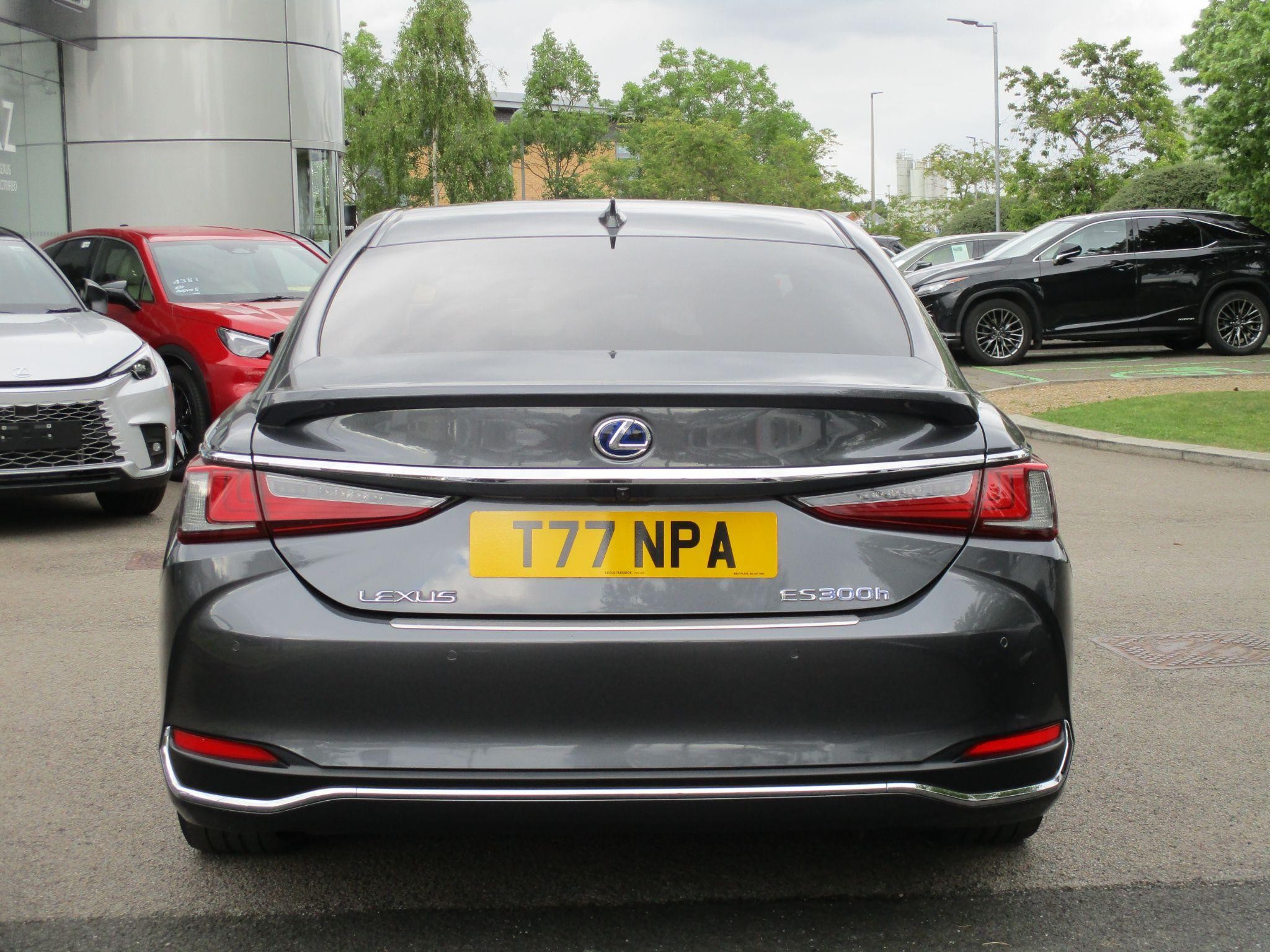 Lexus ES Image 6