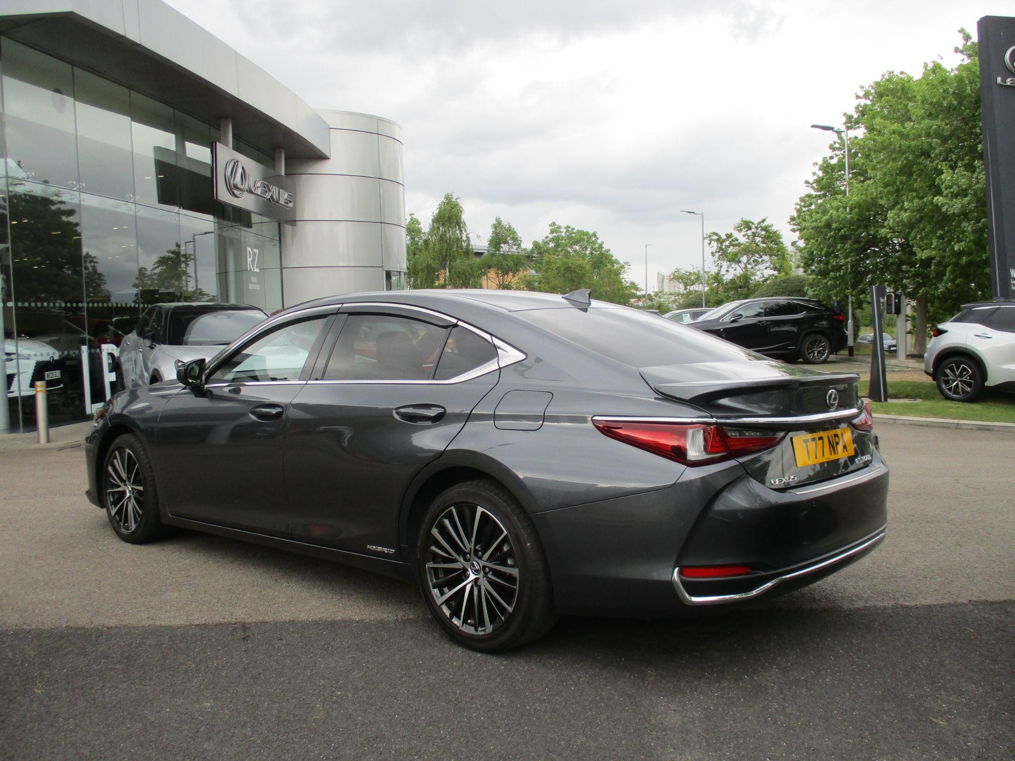 Lexus ES Image 7