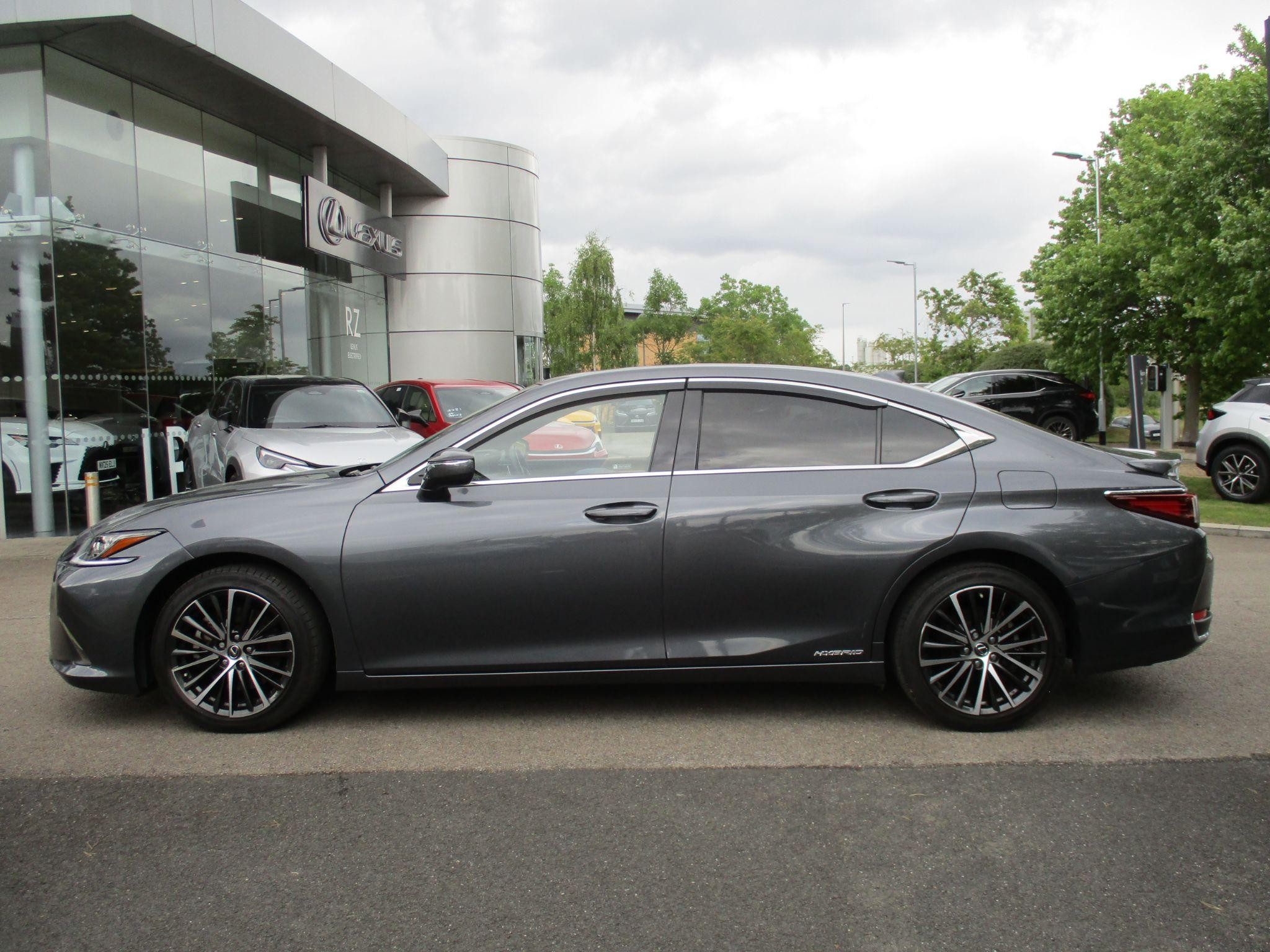 Lexus ES Image 8