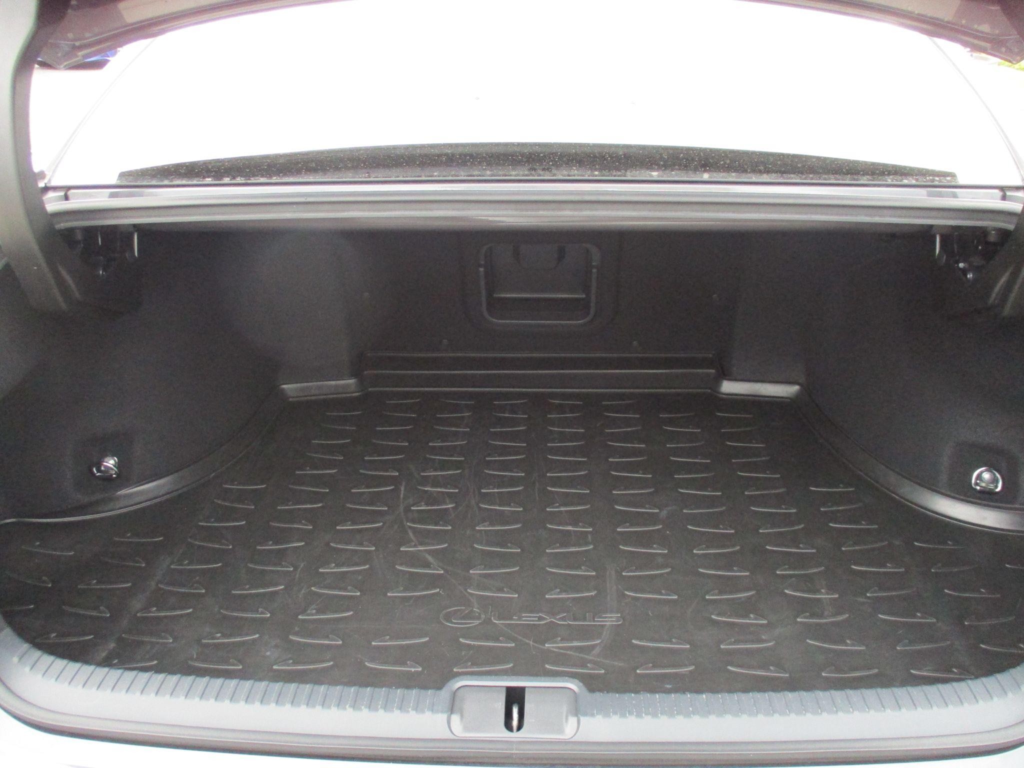 Lexus ES Image 19
