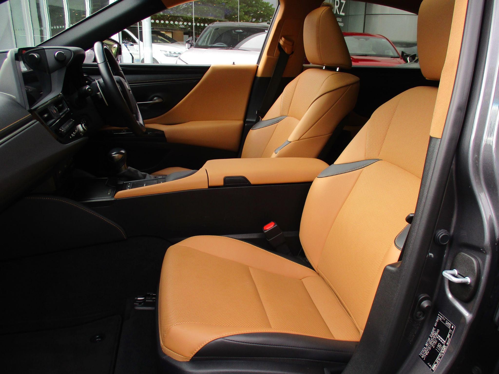 Lexus ES Image 20