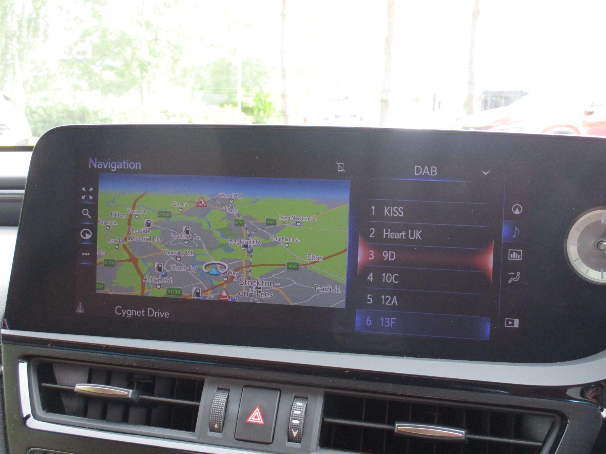 Lexus ES Image 22