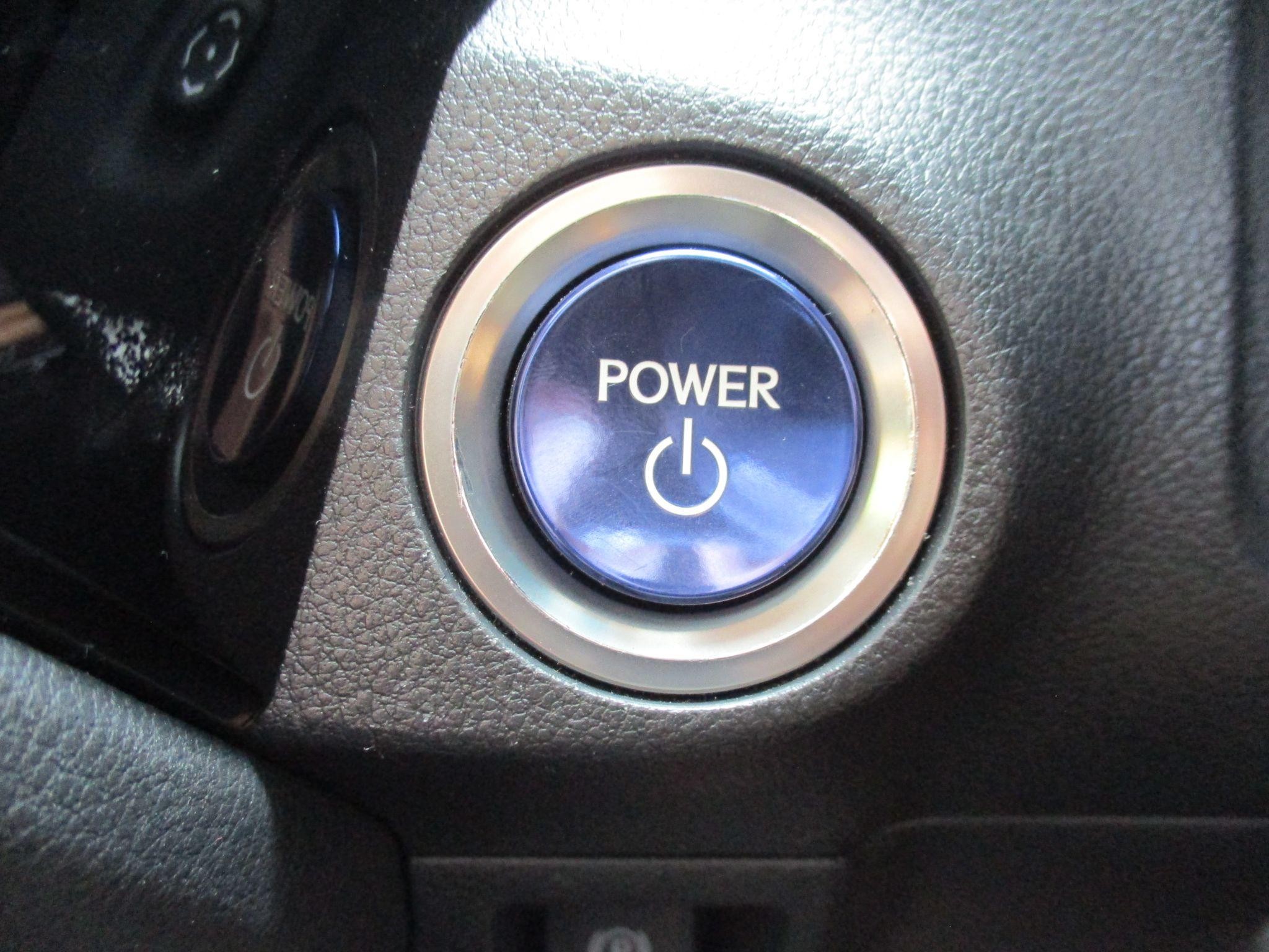 Lexus ES Image 25