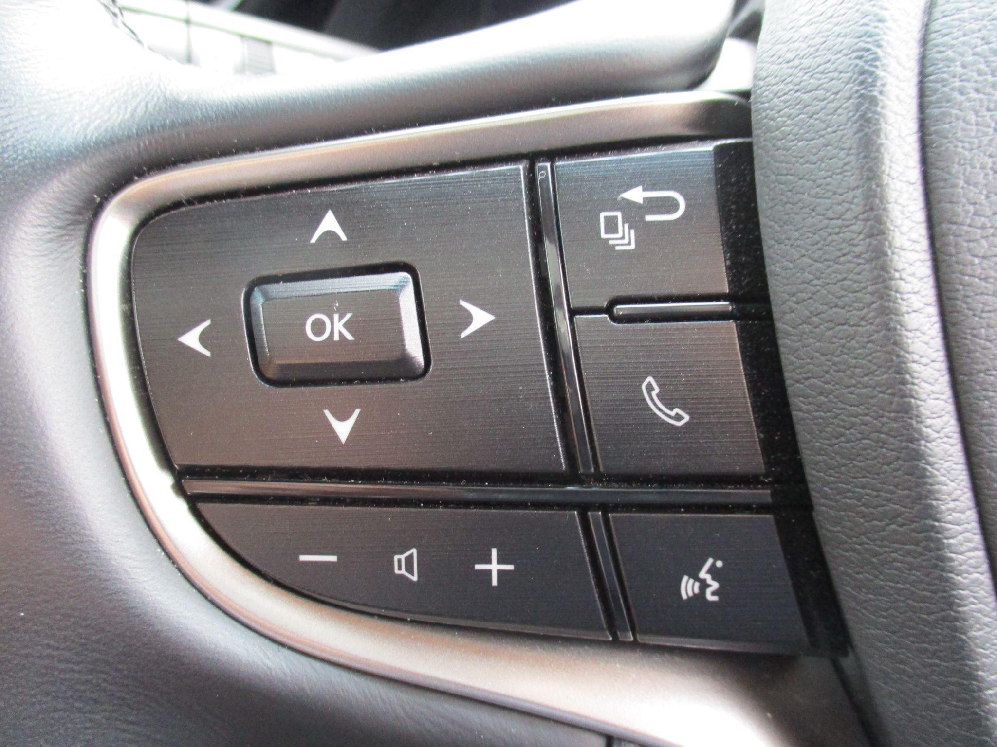 Lexus ES Image 26